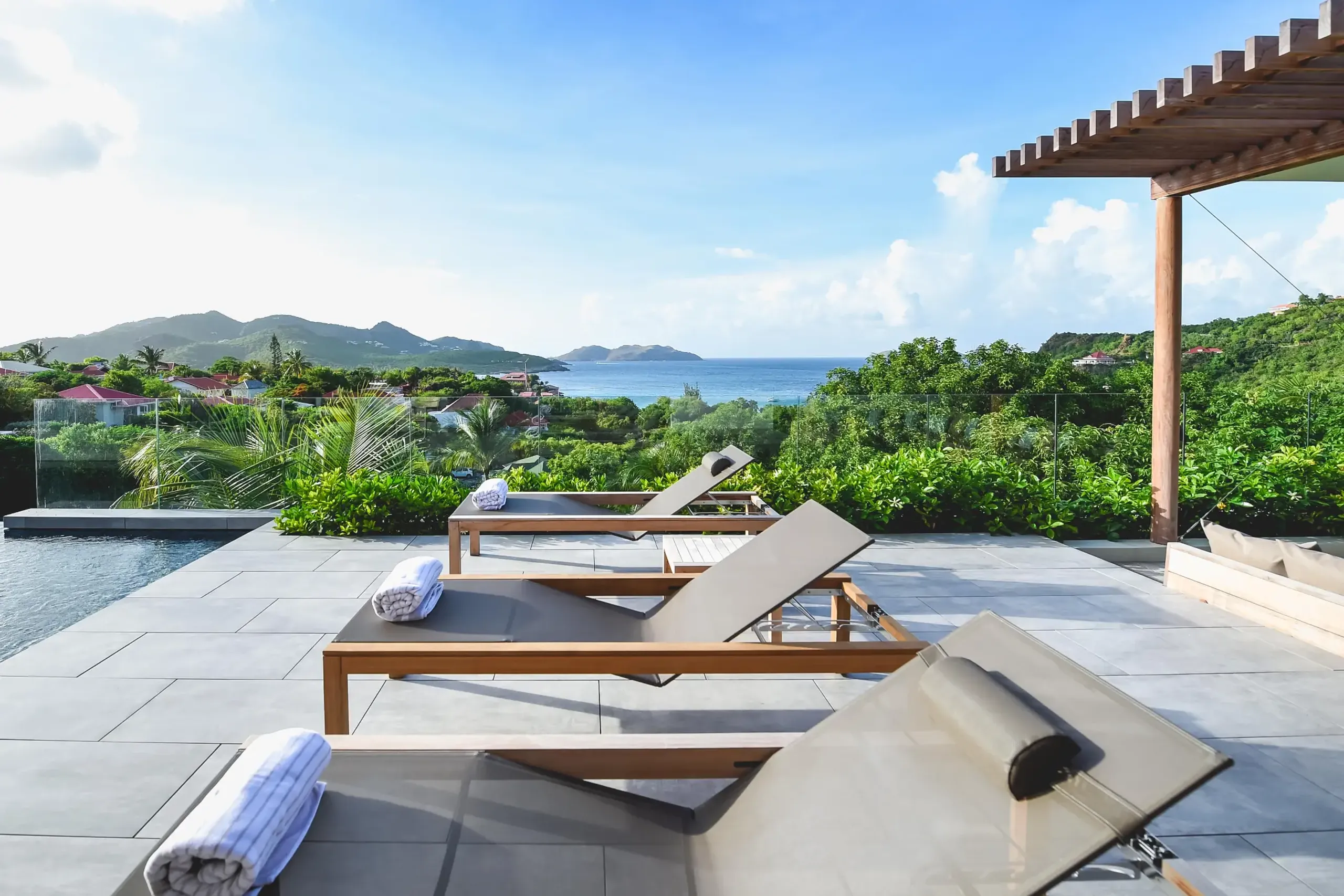 Elegant Paradise Villa with Private Pool and Lovely Views — photograph 2