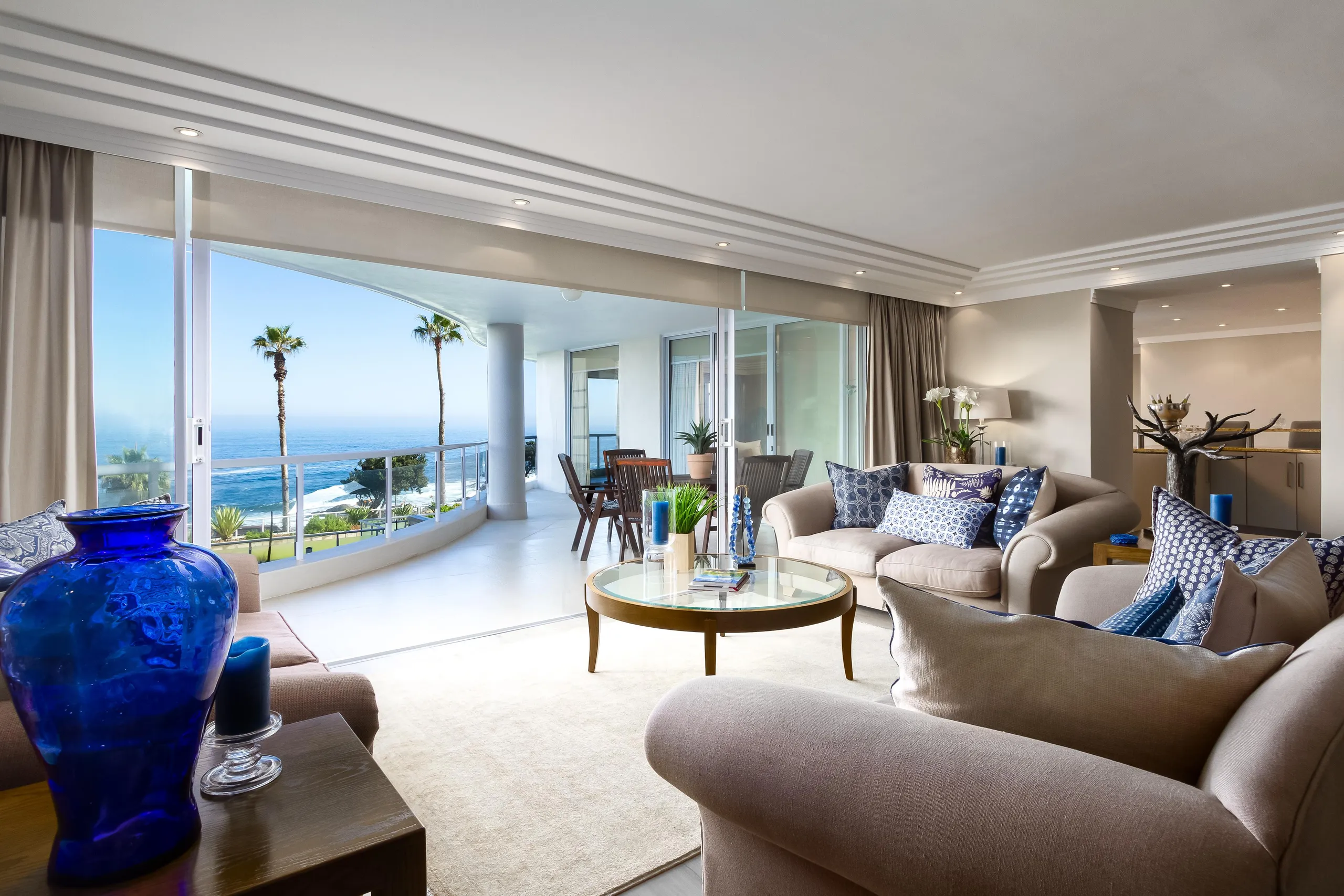 Enchanting Penthouse Retreat with Stunning Ocean Views — photograph 2