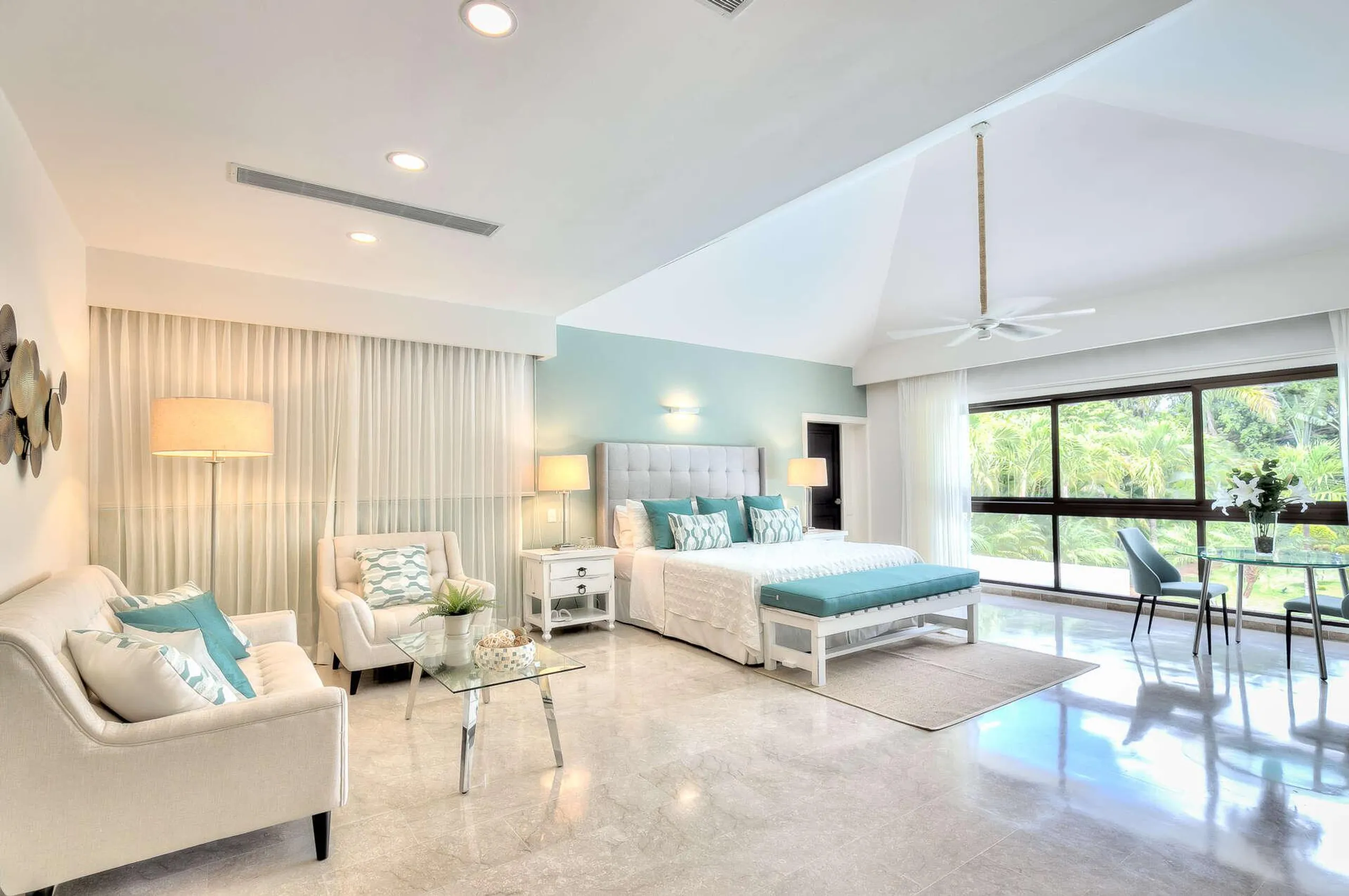 Casa de Campo's Gleaming Villa Offering Seclusion and Privacy — photograph 5