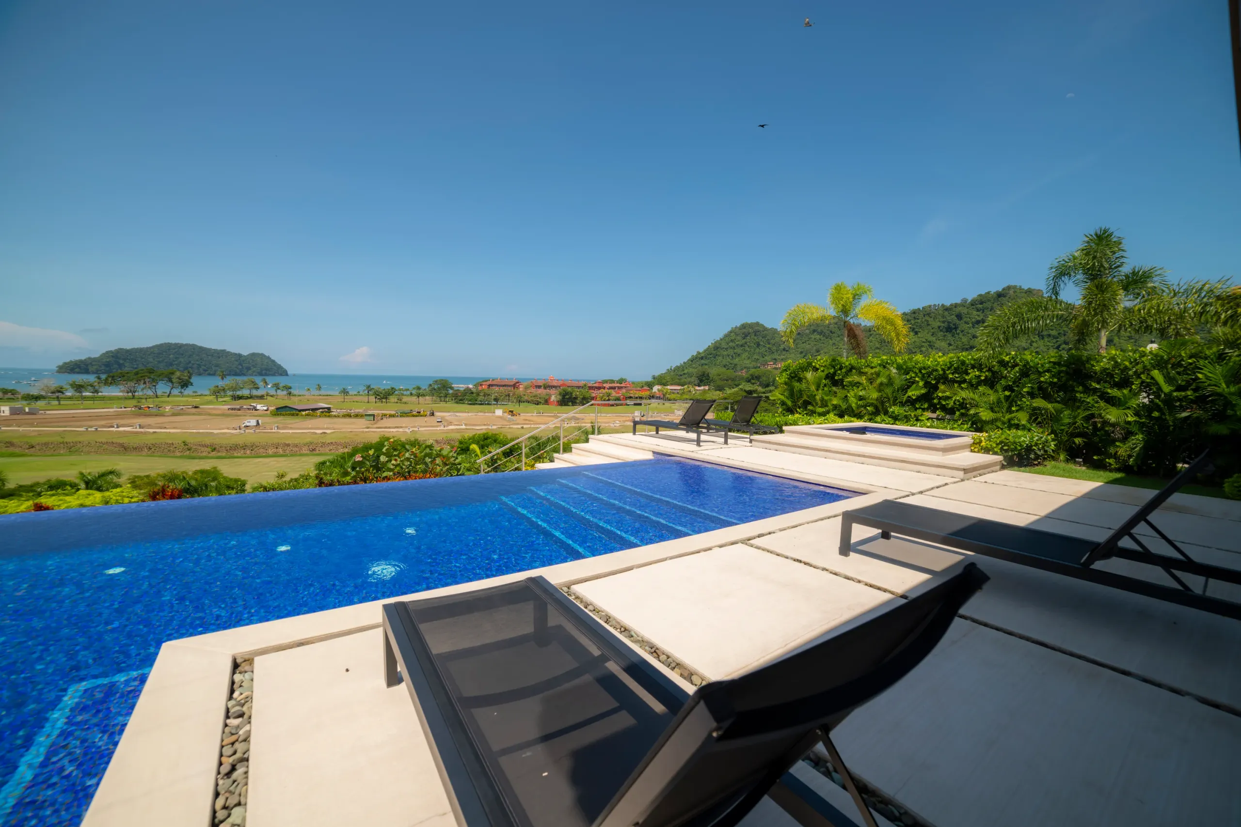 Stunning 6 BDR Los Suenos Villa with Infinity Pool — photograph 12