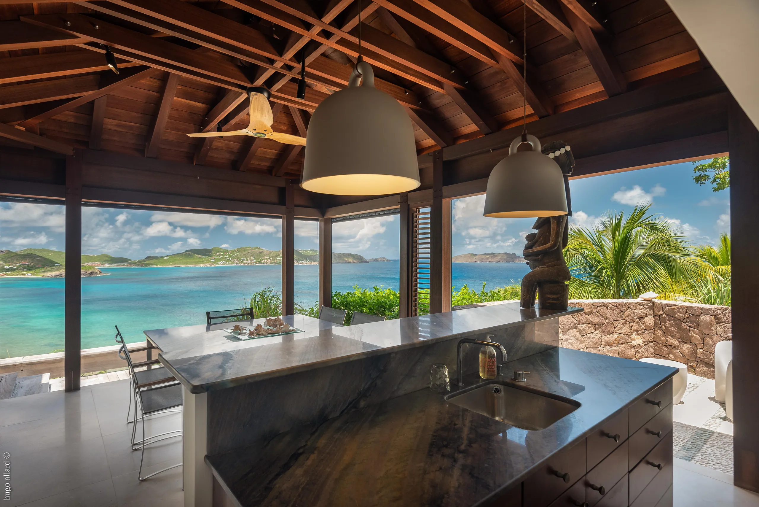 Rejuvenating Seaside Villa with Private Pool and Walks to Beach — photograph 5
