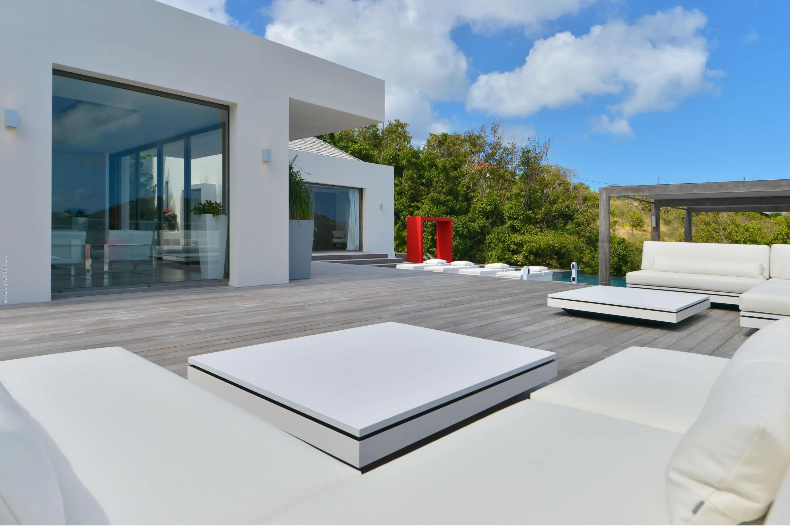 Luxury Villa Oasis: Serene Hillside Retreat with Infinity Pool in St-Barts — photograph 12