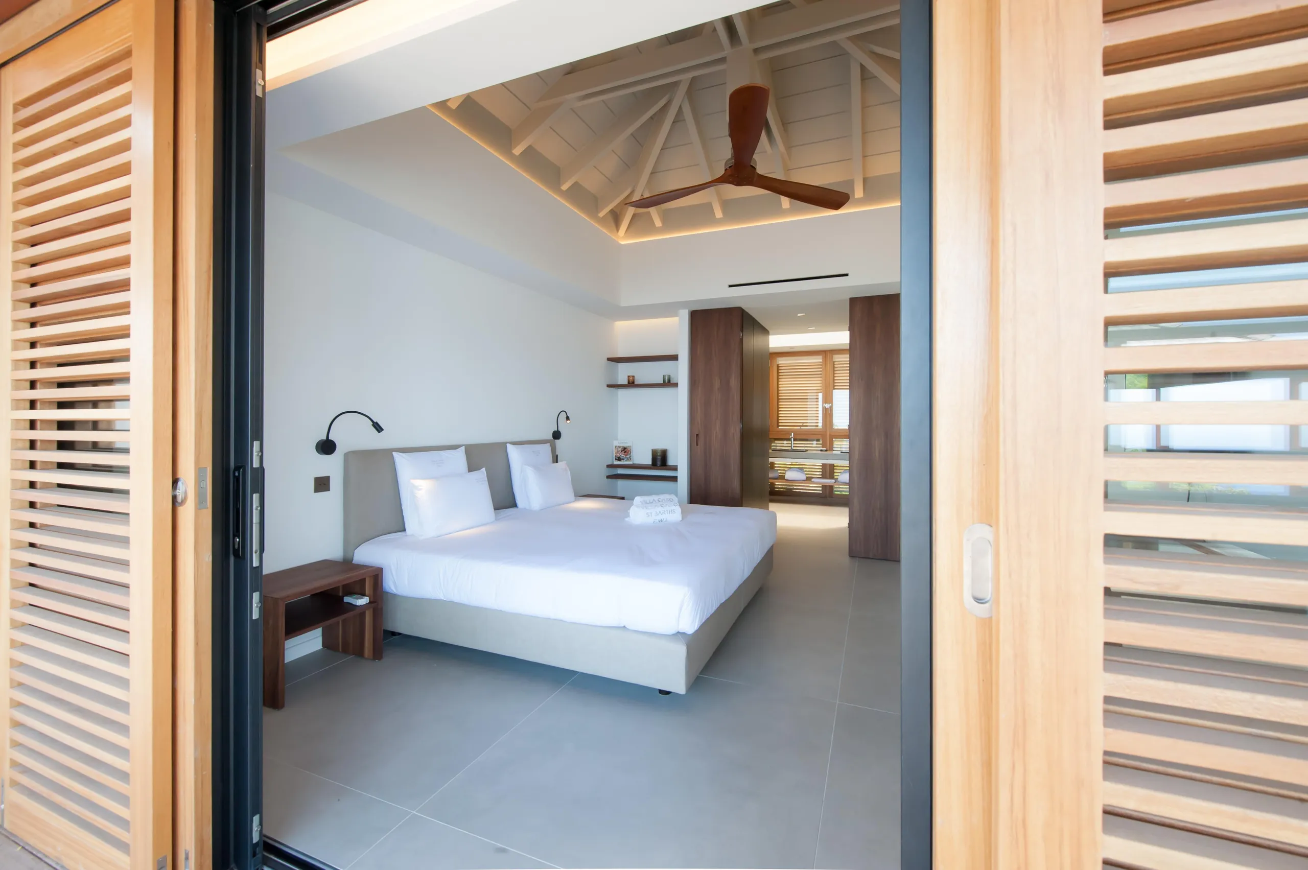 Serene Seaview Villa with Infinity Pool and Fitness Room — photograph 7