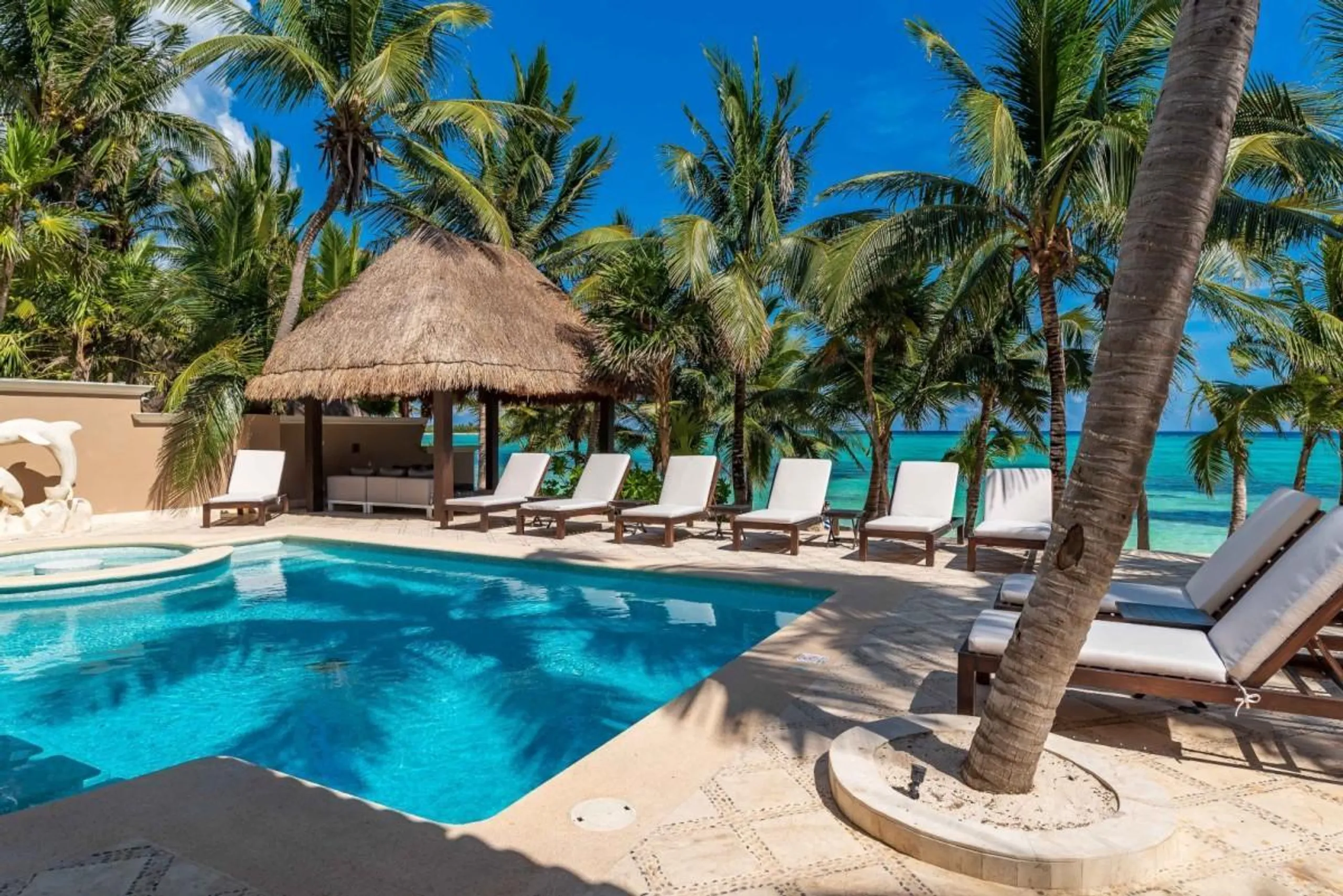 Luxurious Soliman Bay 12 BDR Beachfront Estate with Private Pool — photograph 2