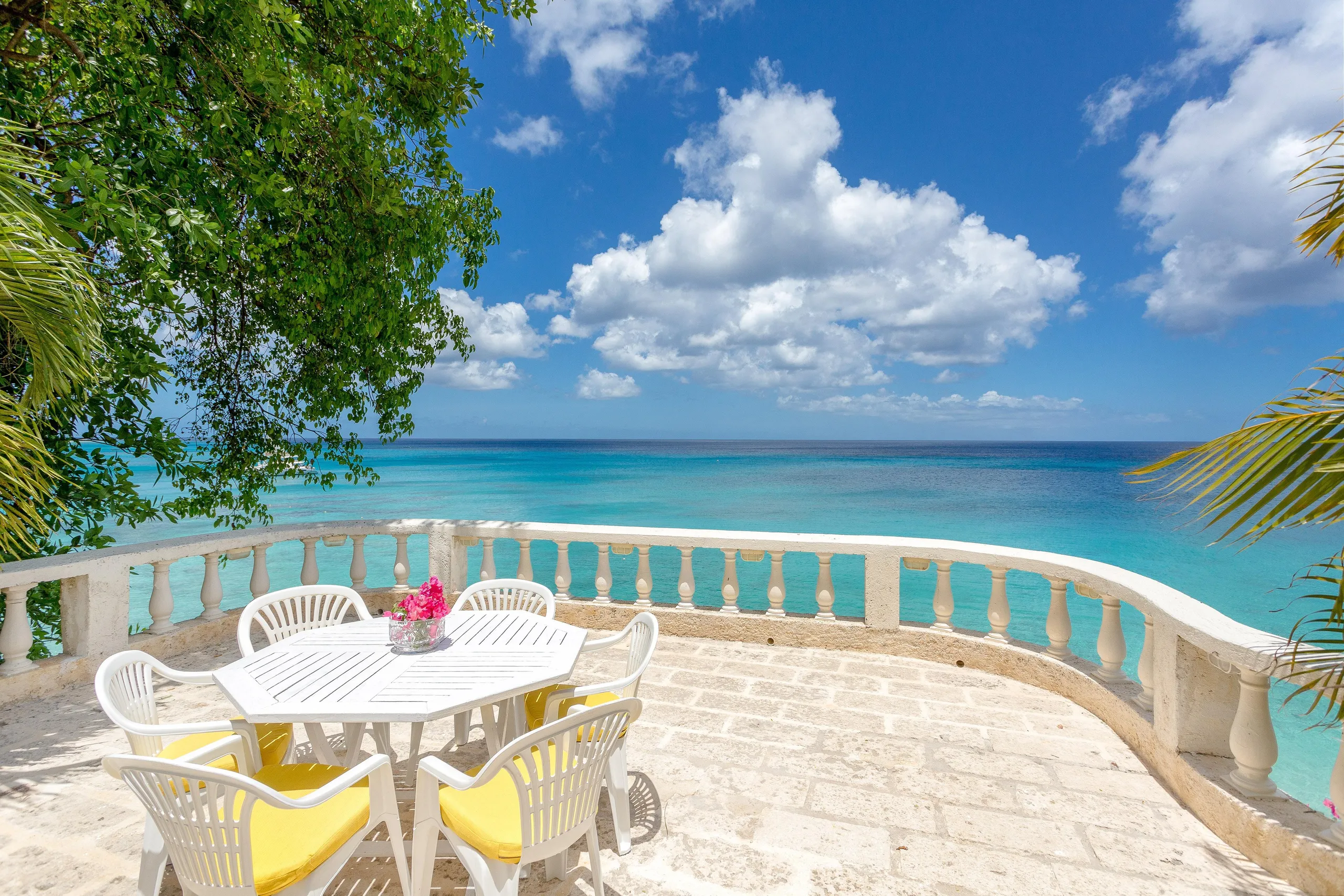 Barbados Magnificient Beachfront Villa with Calming Sea Views — photograph 2