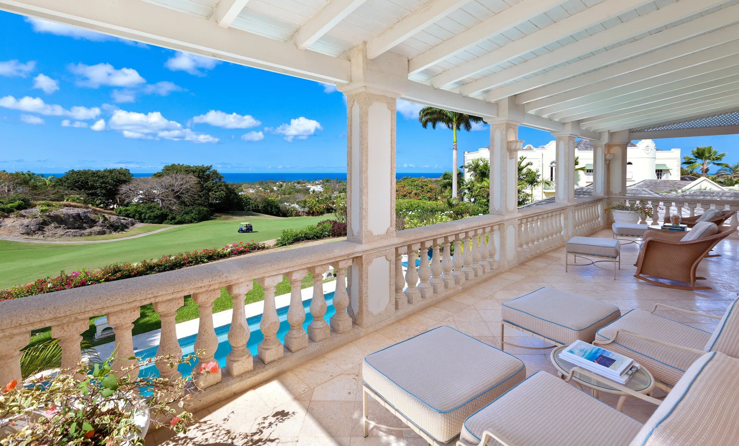 Colonial Styled Five-Bedroom Villa with Private Pool, Golf Course and Western Coastline Views — photograph 3