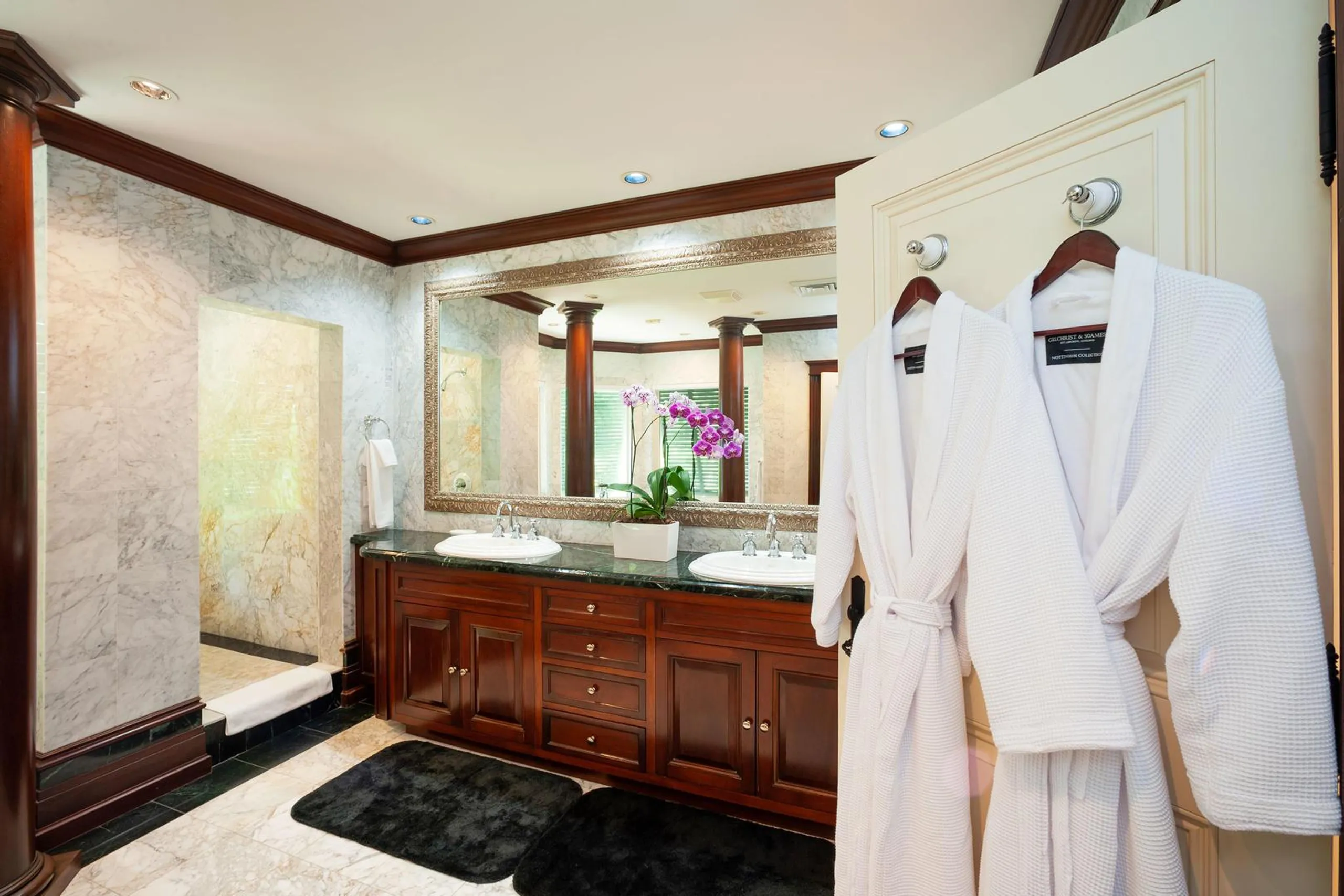 Pristine Pease Bay Estate with Invigorating Pool, Tennis Court, and Walks to Beach — photograph 8