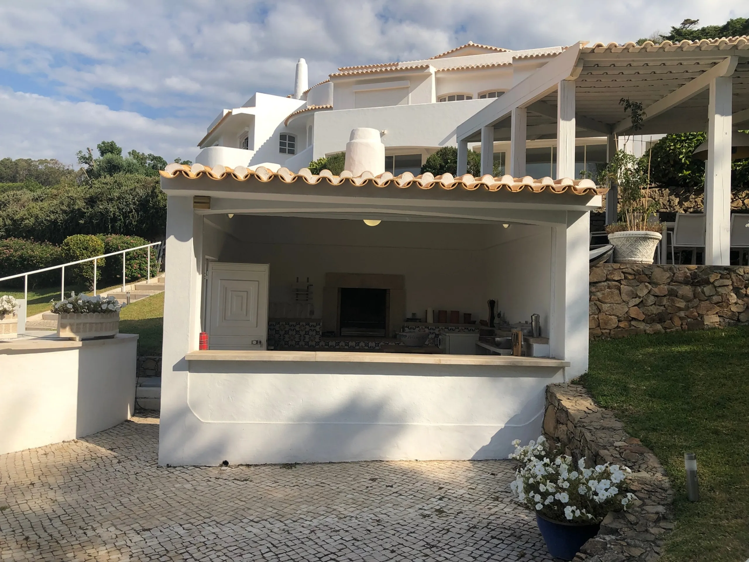 Lavish Abode in Sintra-Cascais Natural Park with Private Pool and Unobstructed Atlantic Ocean Views — photograph 12