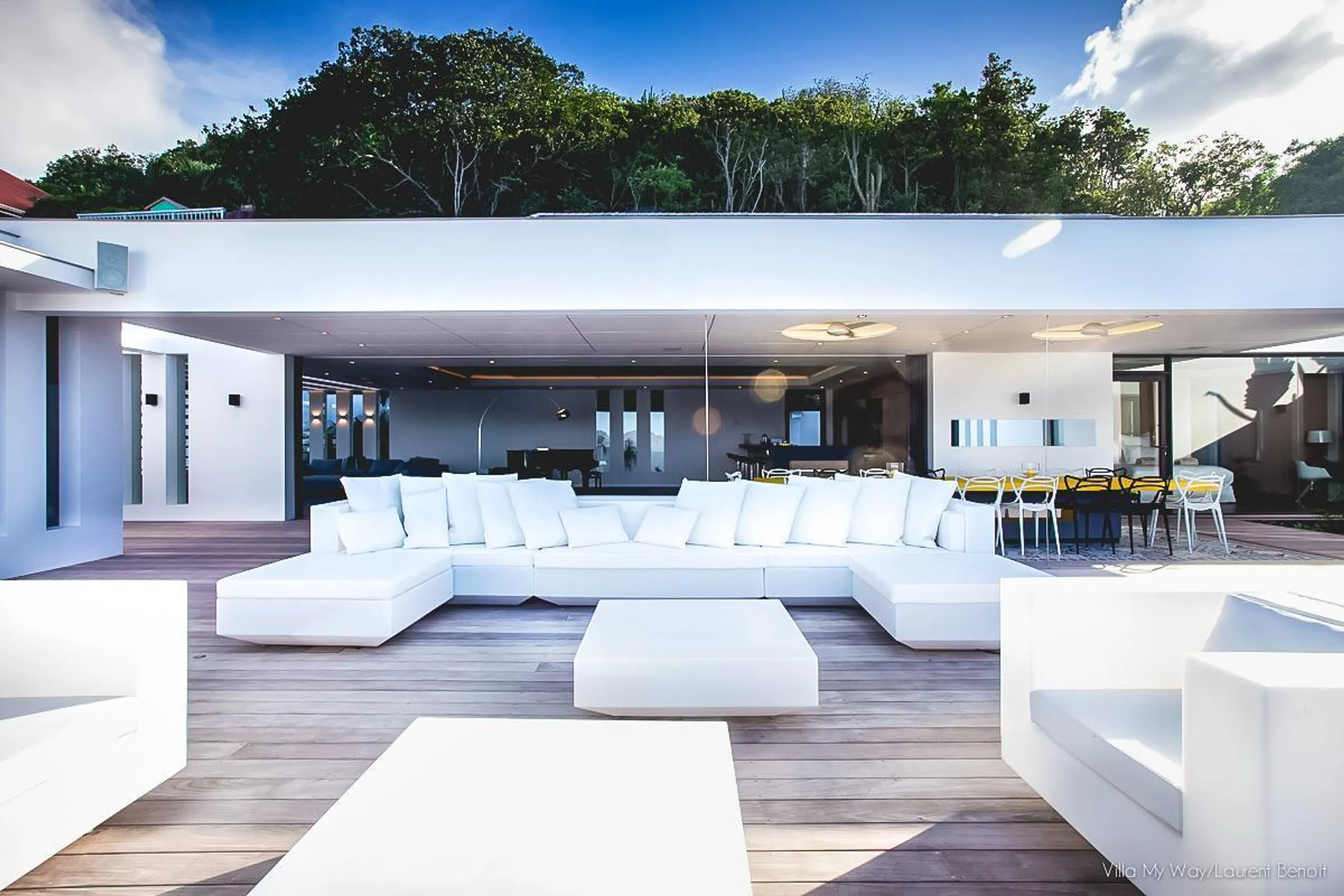Contemporary Colombier Oceanview Villa with Infinity Pool and Fitness Room — photograph 5