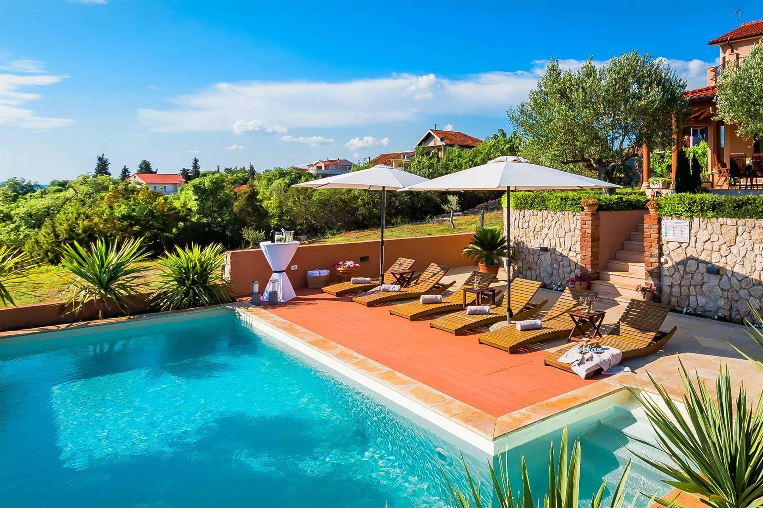 Majestic Four-Bedroom Villa with Private Pool and and Spectacular Views — photograph 5