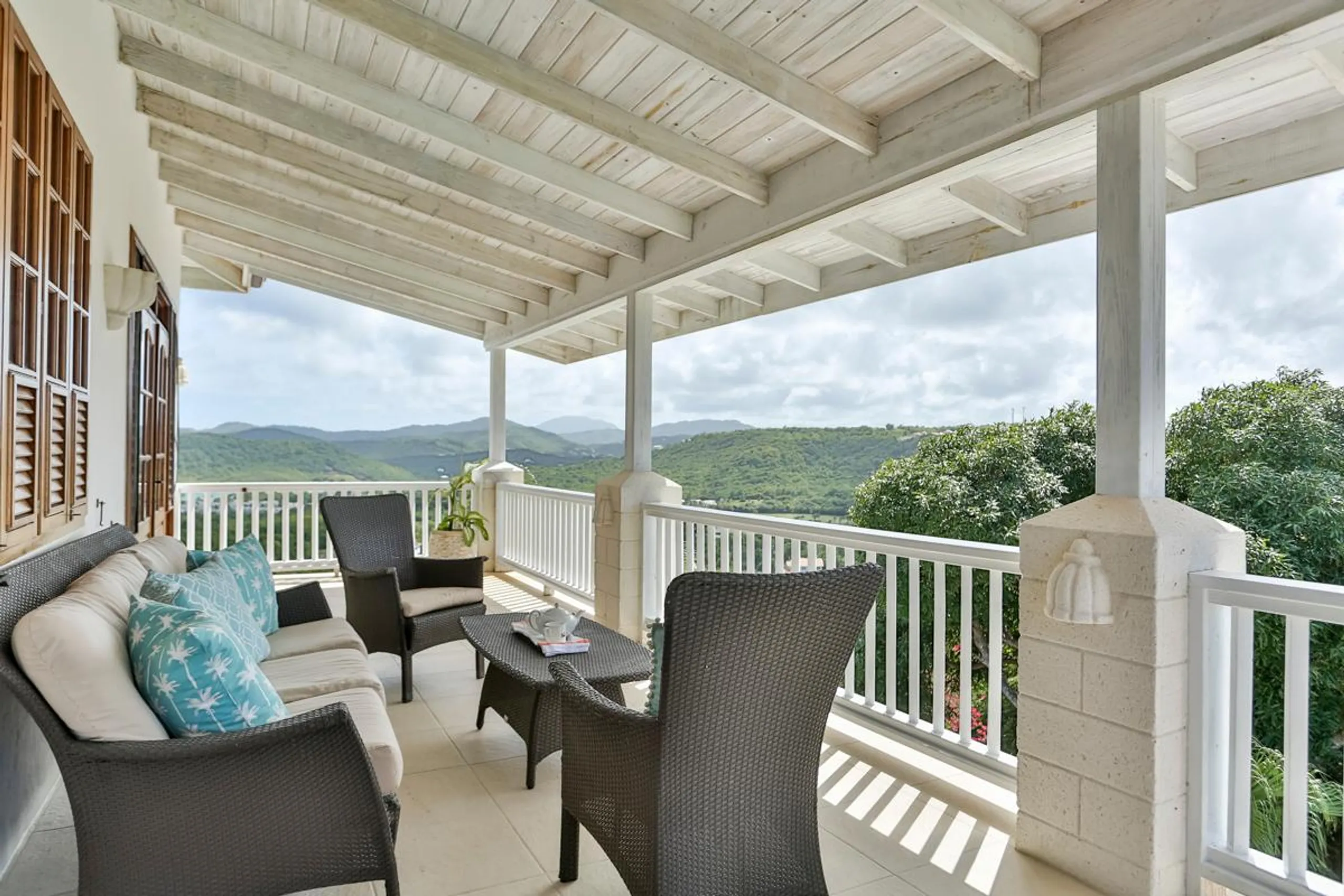Ornate 7BR Villa with Pool and Views of the Atlantic and Caribbean Seas — photograph 9