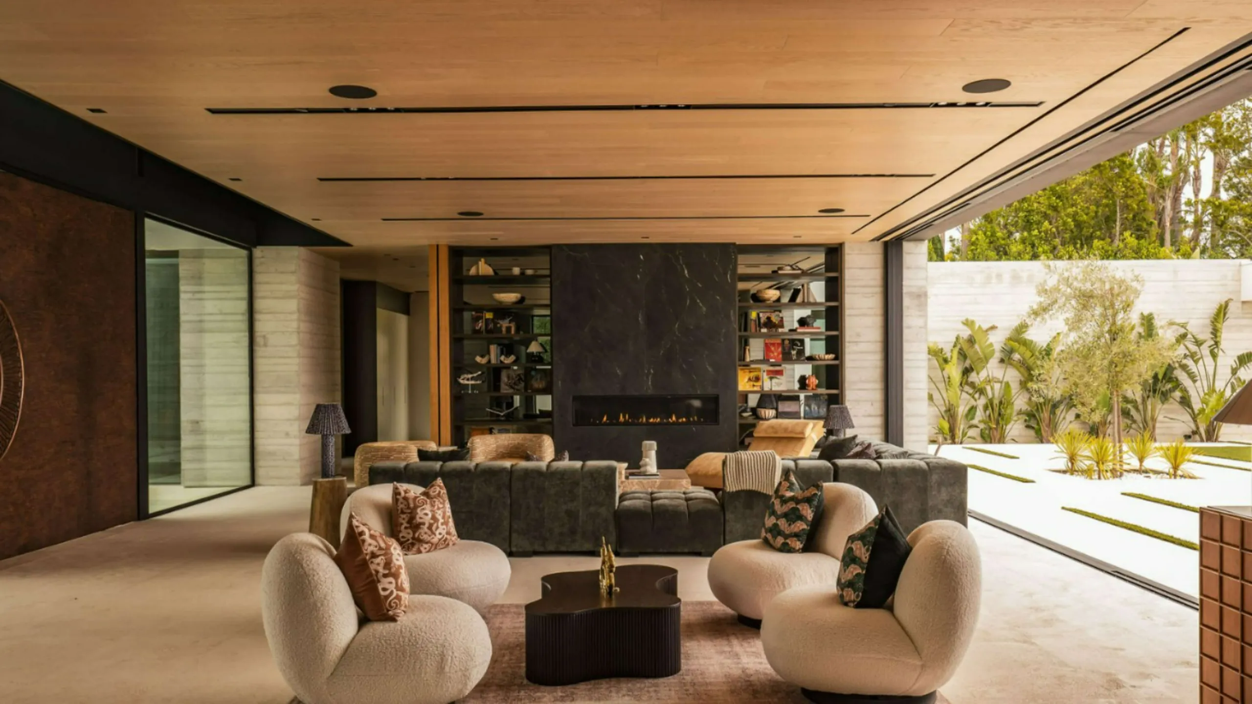 Iconic Point Dume Estate with Private Surf Access, 70-Foot Pool & Luxe Design — photograph 10