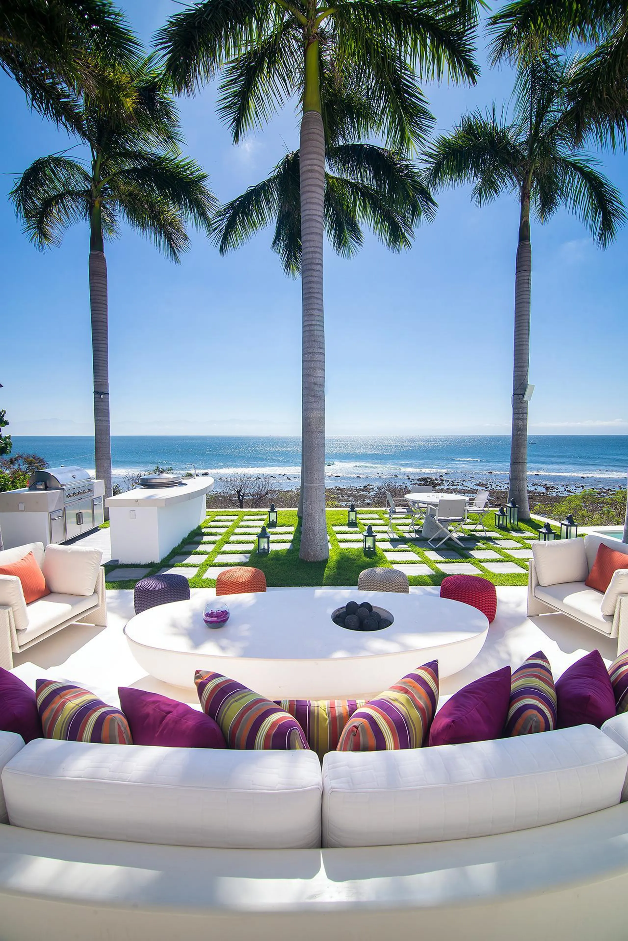 Luxurious Punta Mita Tropical Retreat with Lush Grounds, Ocean Views and One-of-a Kind Infinity Pool — photograph 4