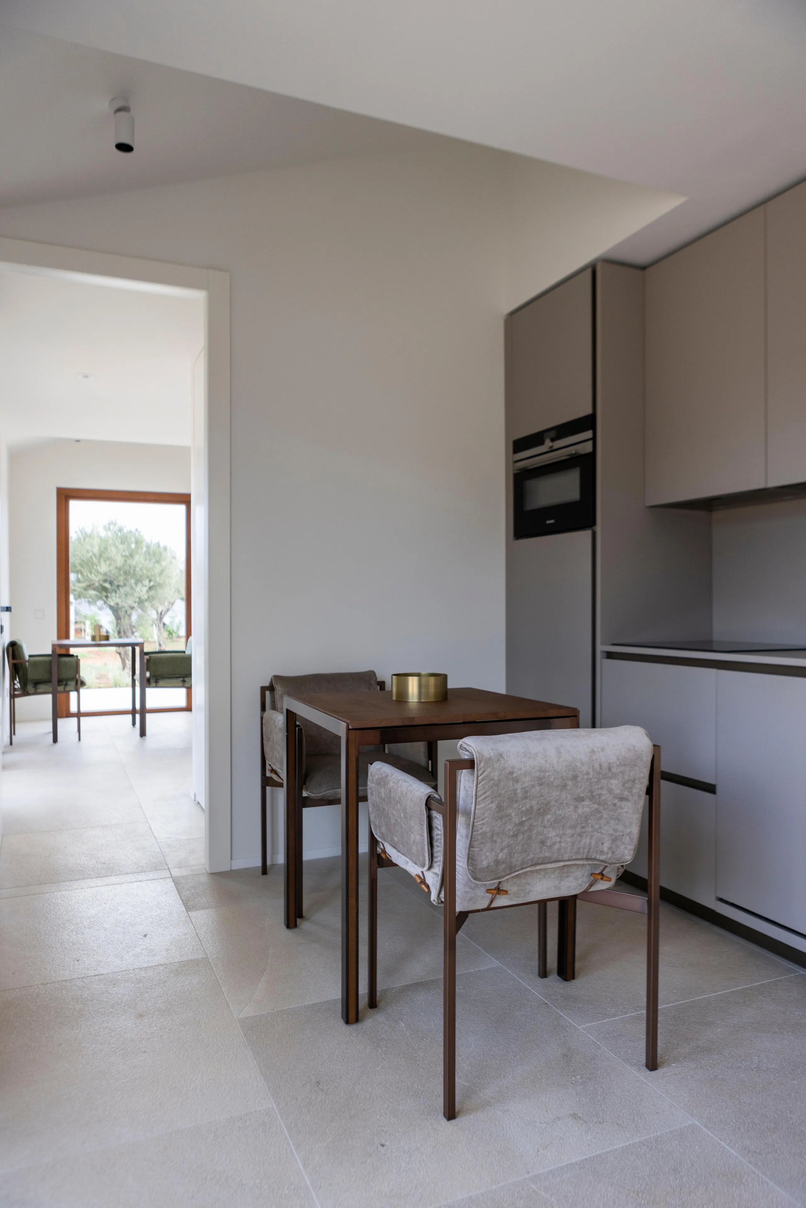 Exquisite Modern Villa with Heated Infinity Pool and Panoramic Views of San Salvador — photograph 6