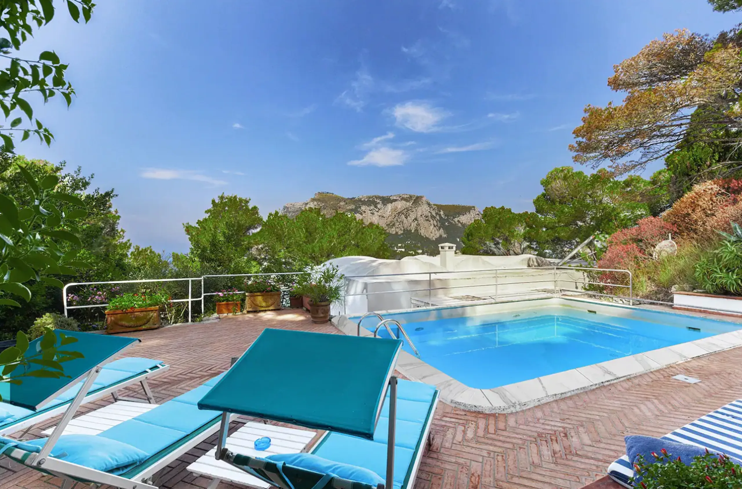 Deluxe Paradise Villa with Pool and Breathtaking Sea Views, Capri