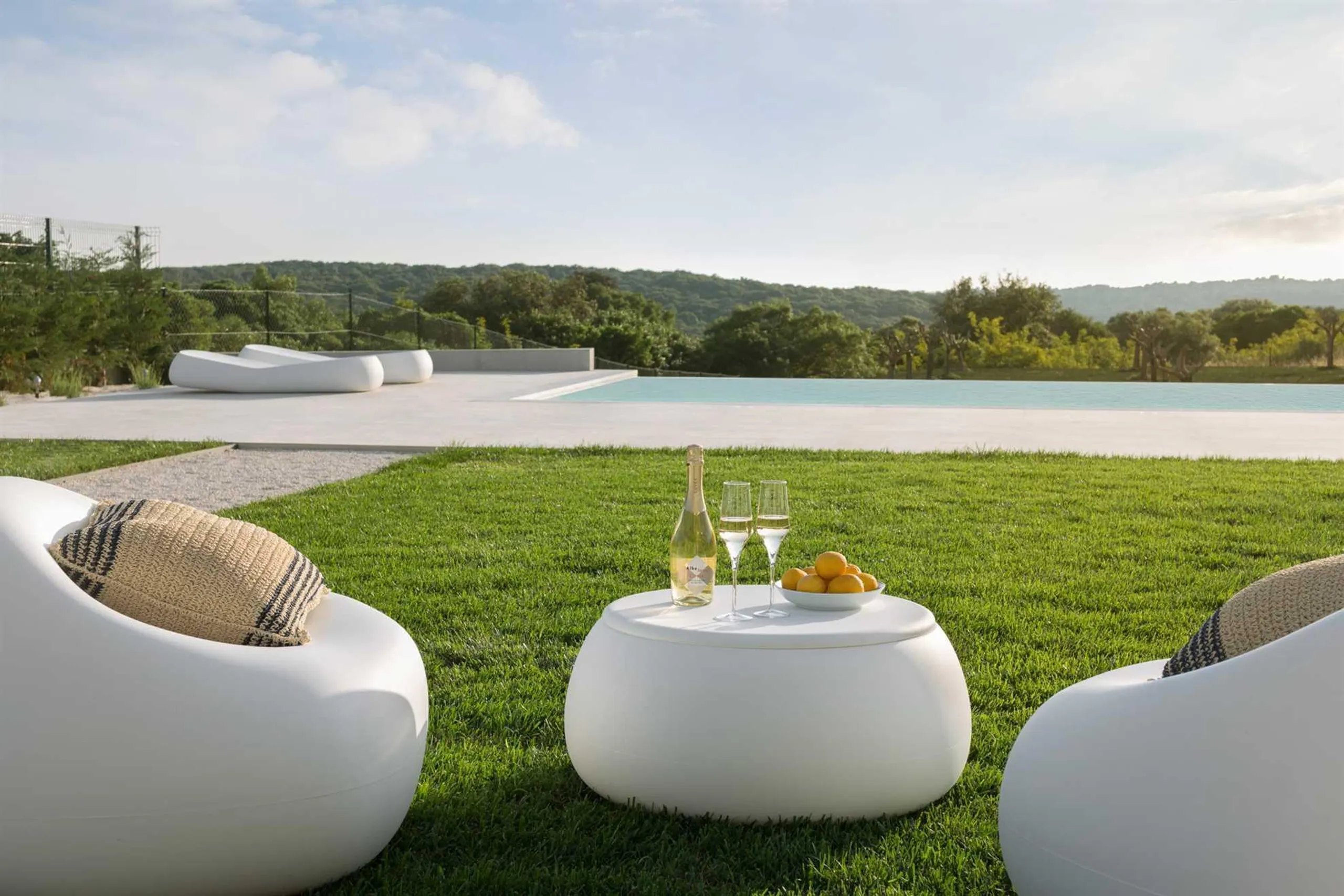 Luxurious Villa with Heated Pool and Stunning Views — photograph 12