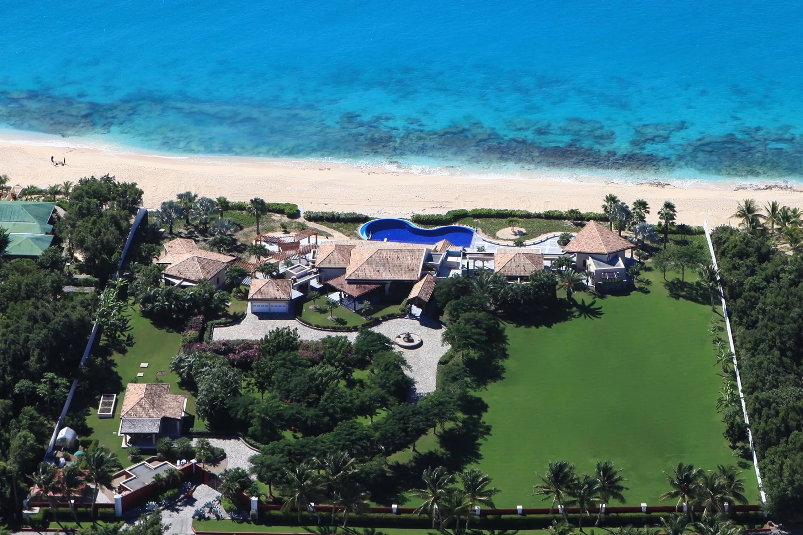 State-of-the-art Villa in Terress Basses with Large Infinity Pool and Beachfront Access — photograph 4