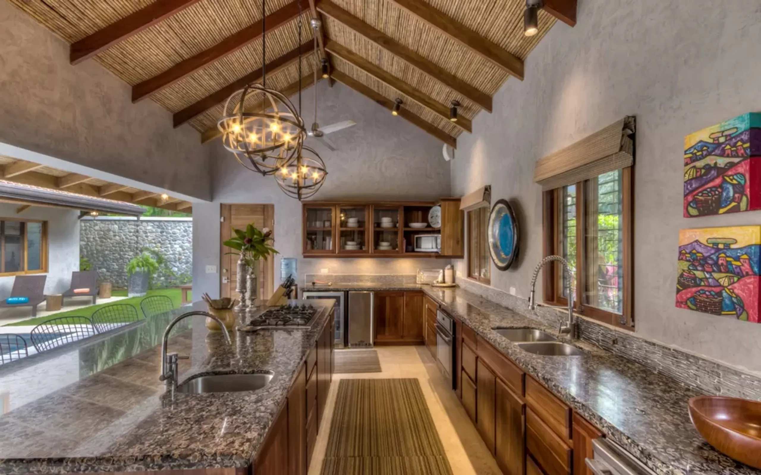 Elegant Colonial Styled Villa with Private Pool, and Lush Surroundings — photograph 9