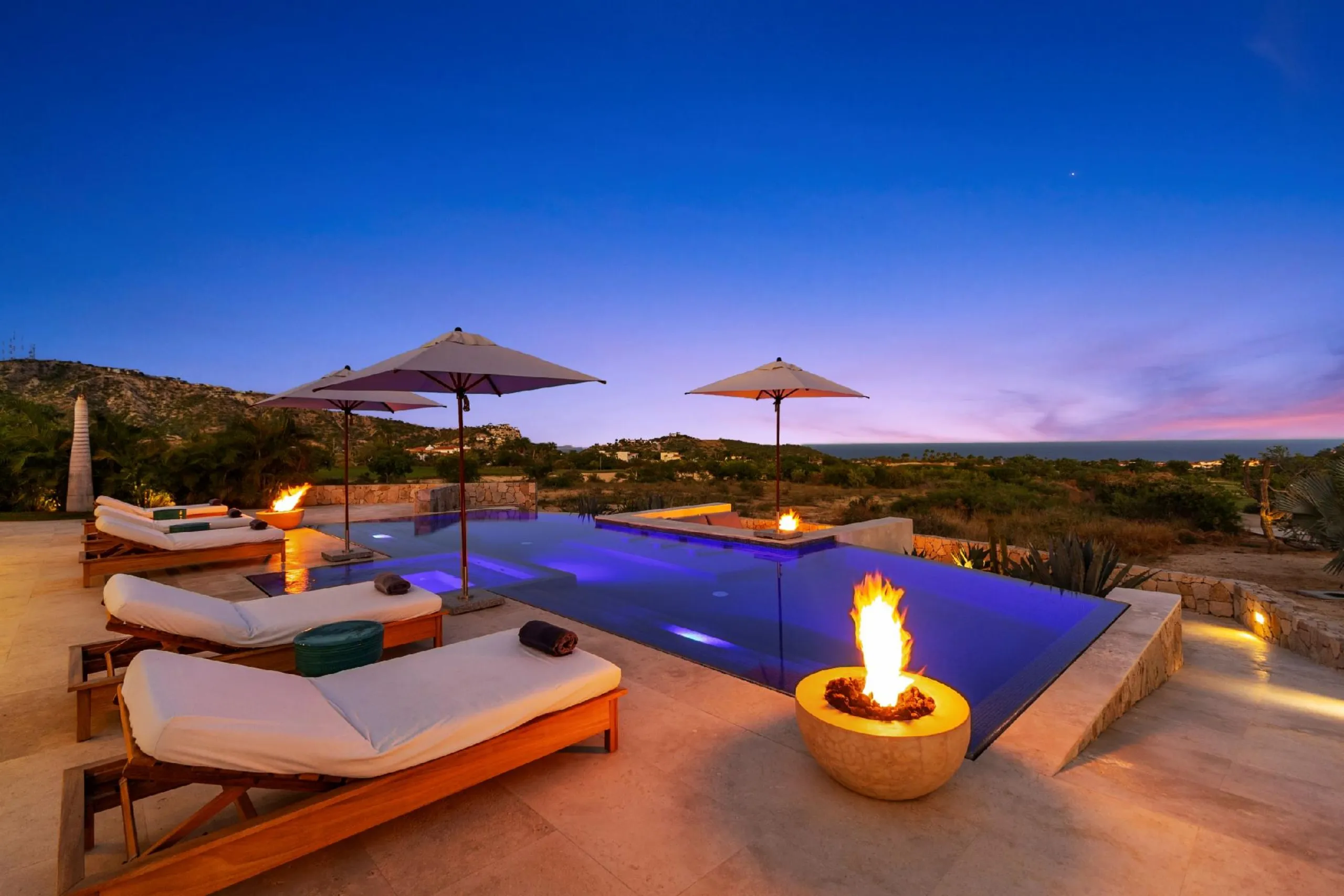 Sensational Palmilla Palace with Infinity Pool Overlooking the Sea of Cortez, Palmilla