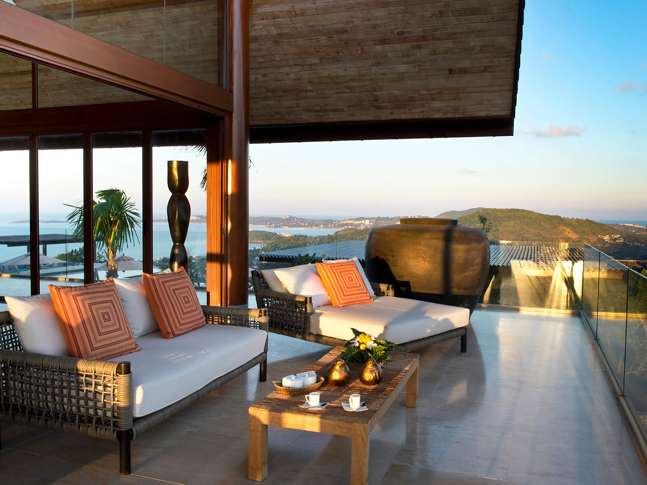 Classic Luxury in Koh Samui with 25 Meter Infinity Pool and Resort-Level Amenities — photograph 7