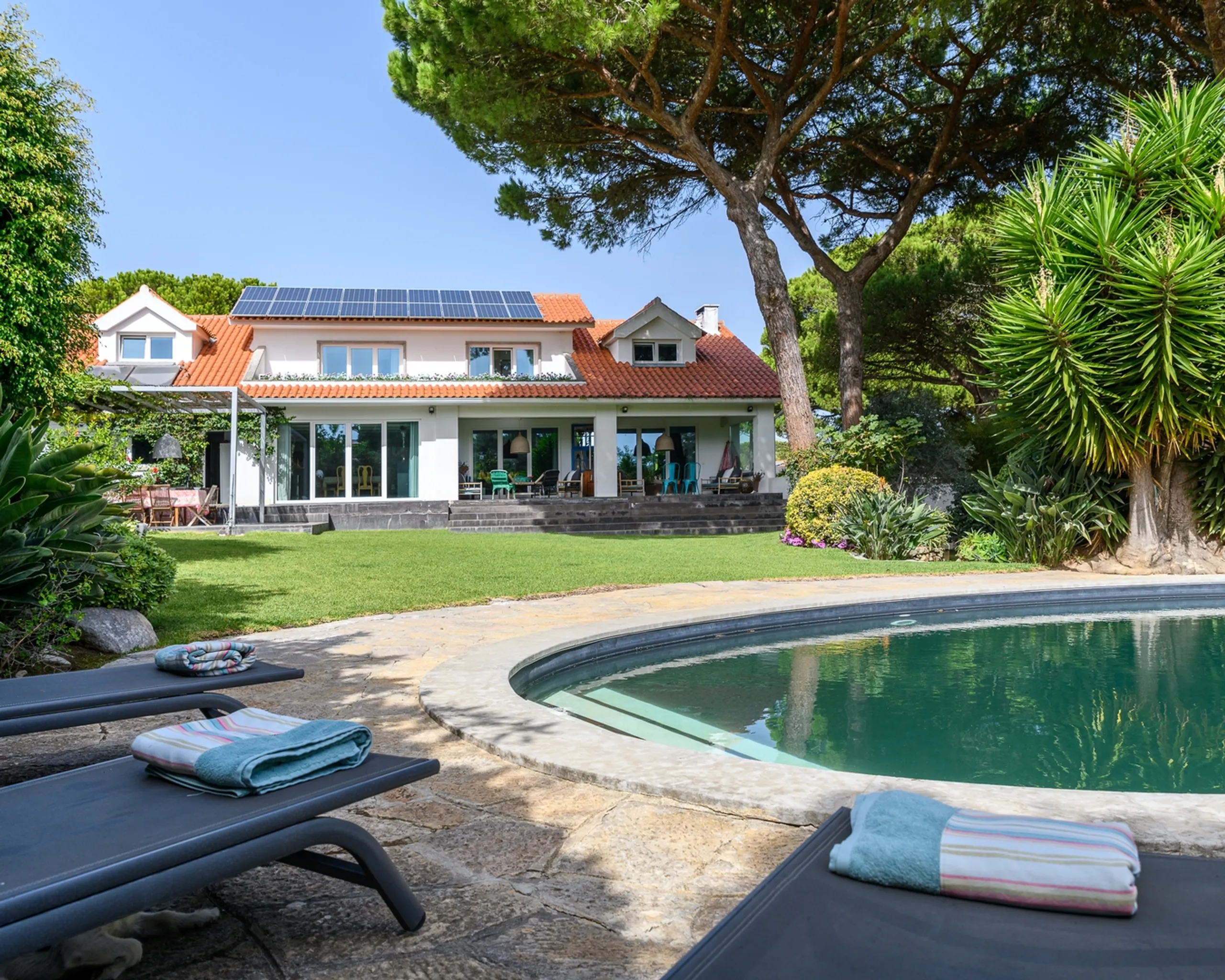 Grand Cascais Estate with Pool & Full Service for Large Groups in Cascais