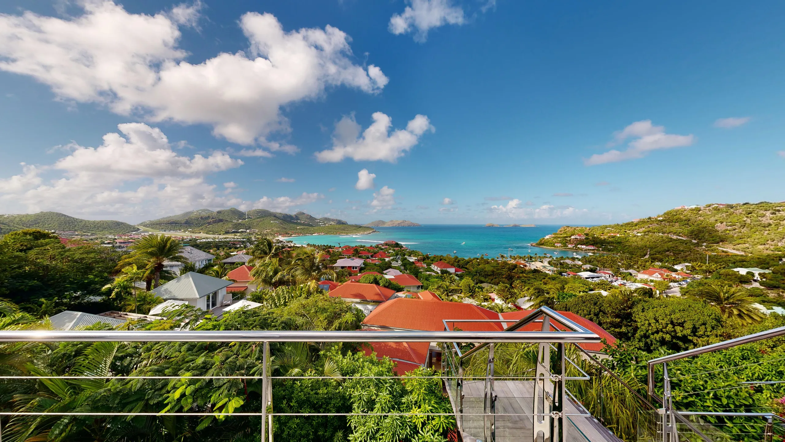 Elegant Seaview Villa with Infinity Pool and Fitness Room — photograph 4