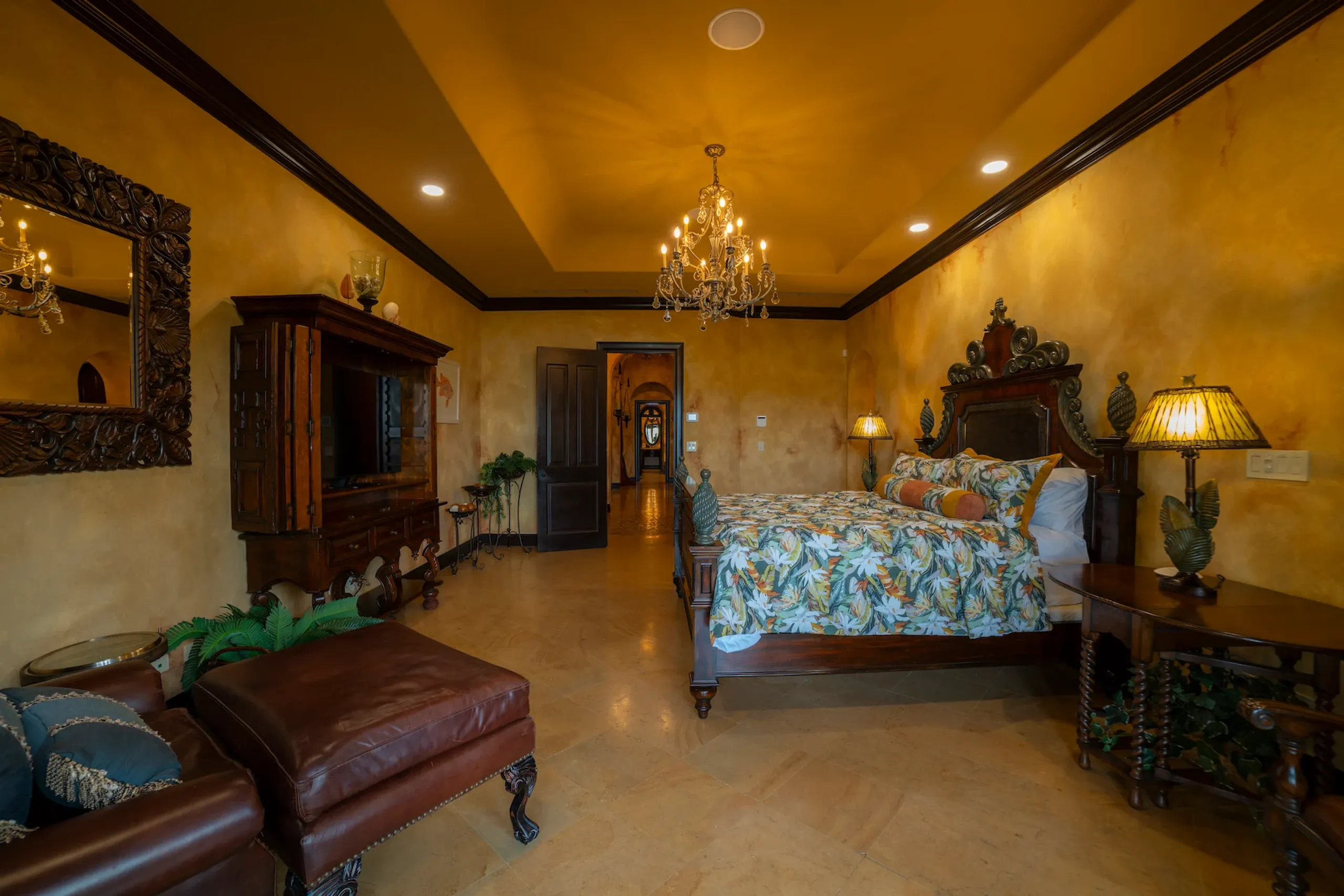 Colonial-Style Luxury Villa in Los Sueños with Infinity Pool, Ocean & Marina Views — photograph 8