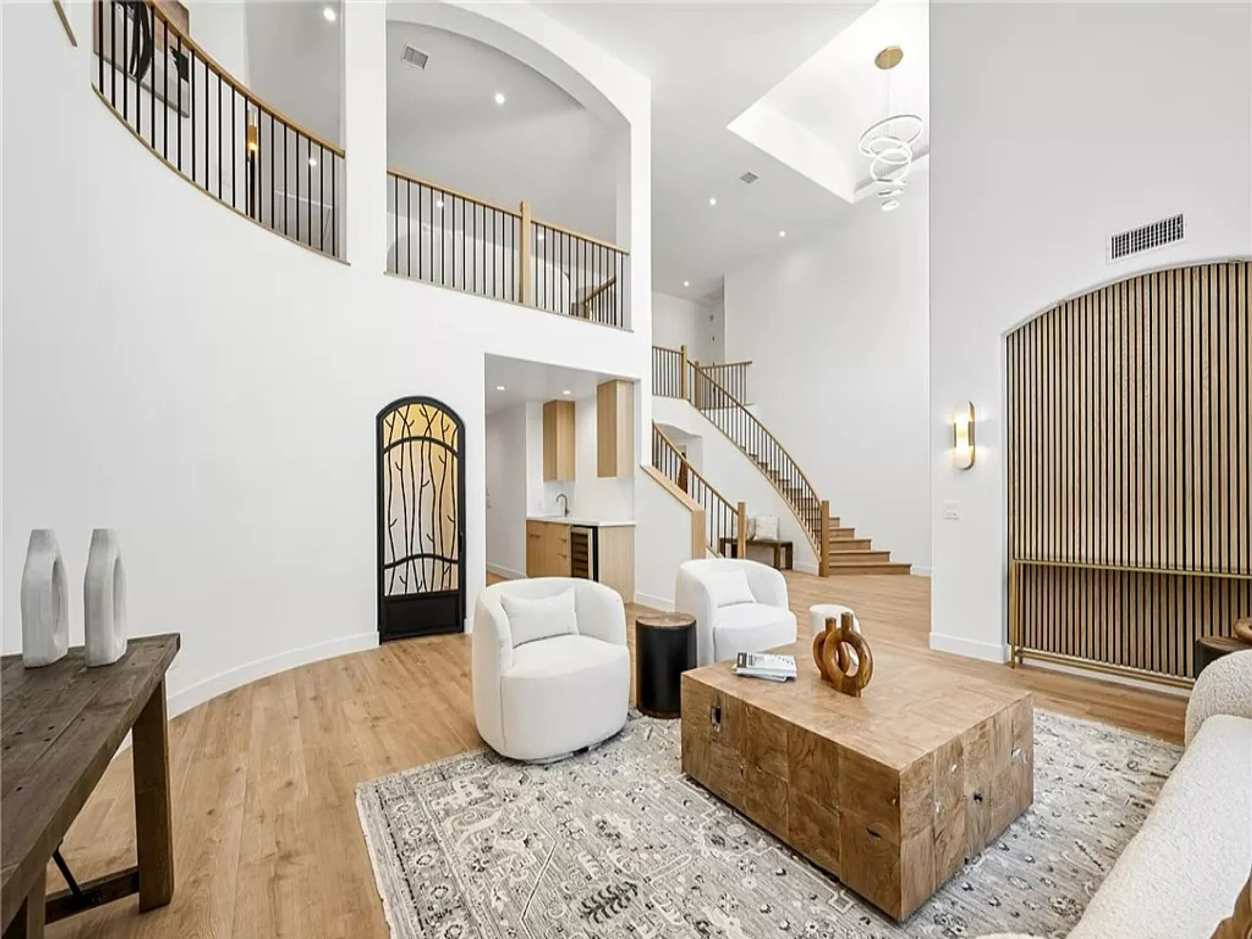 Classic Sherman Oaks Estate with Tennis Court — photograph 11