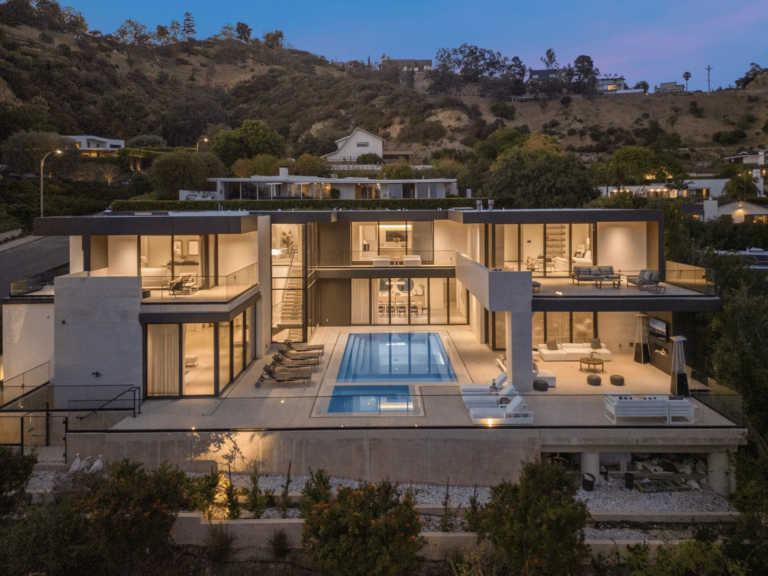 Modern Luxe Beverly Hills Estate with Infinity Pool and Panoramic Views, Beverly Hills