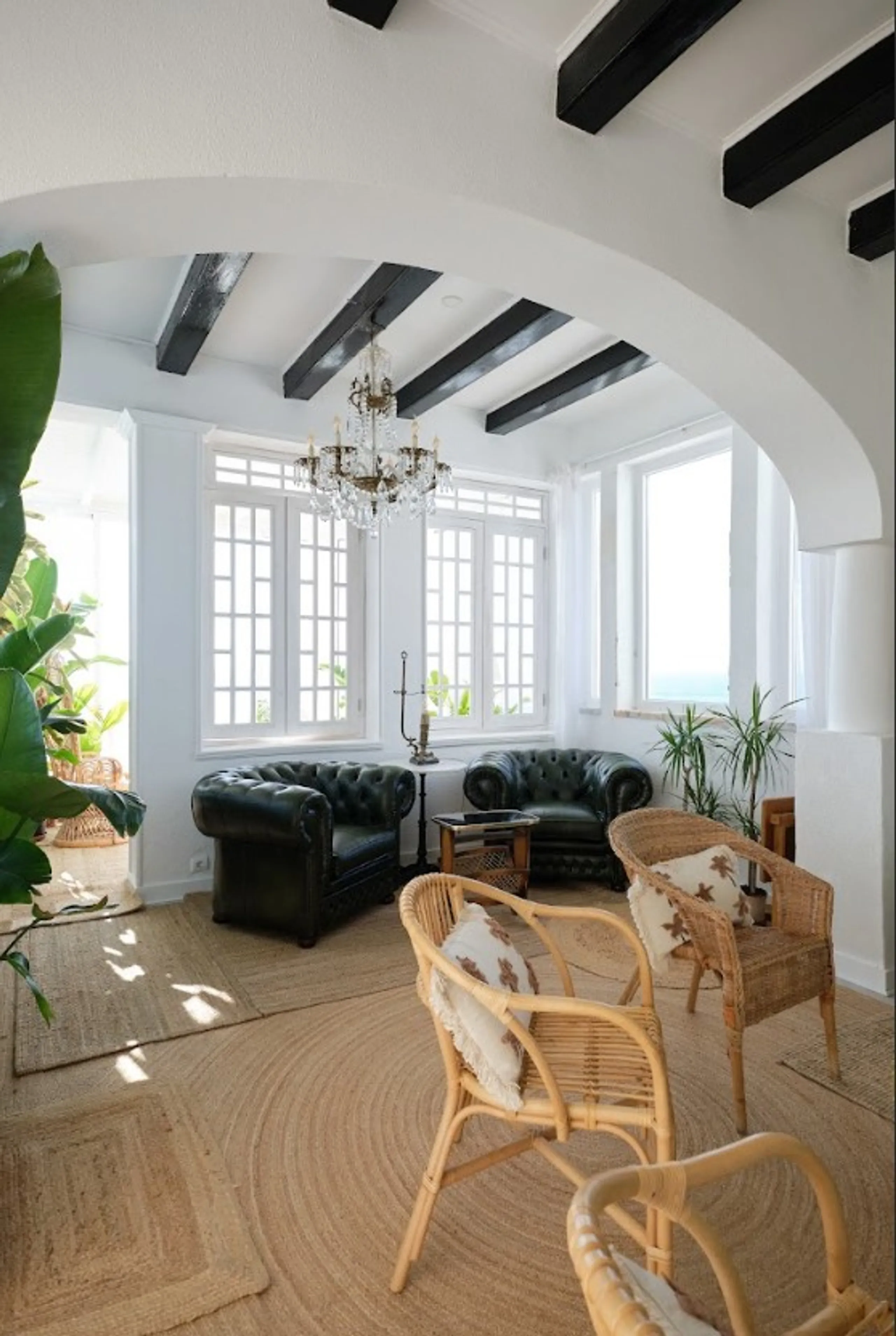 Invigorating Cliffside Villa with Majestic Atlantic Ocean Views — photograph 7