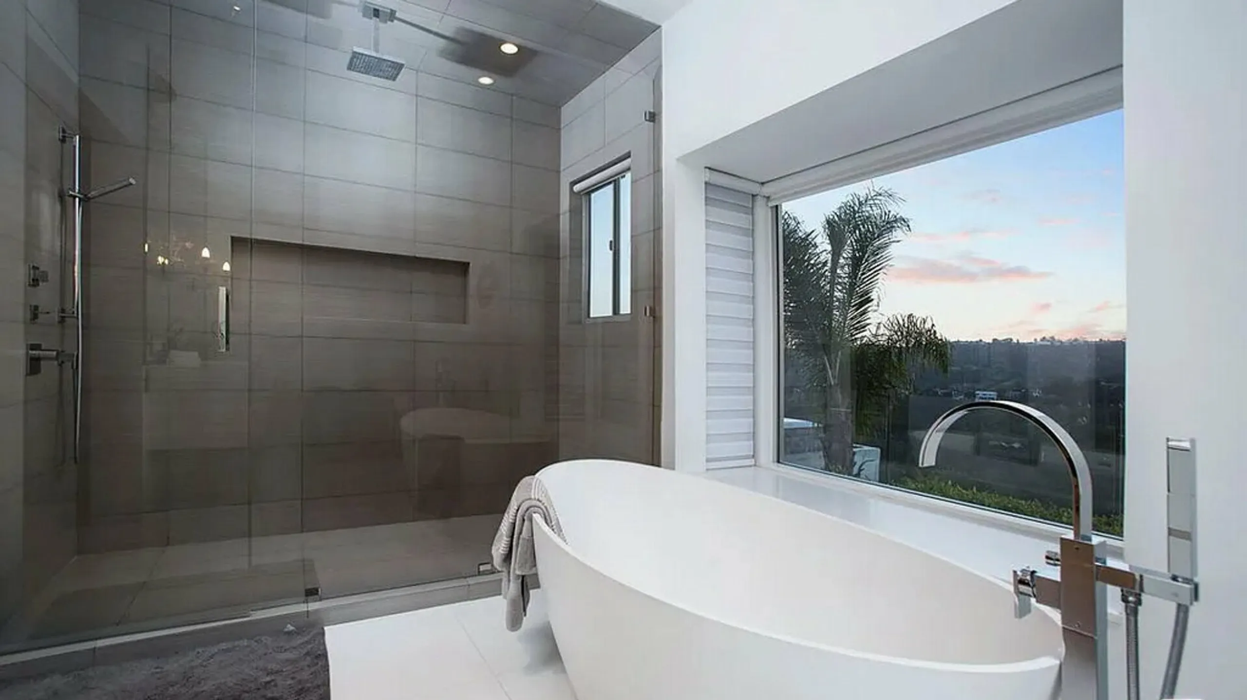 Stunning Beverly Hills Villa with Infinity Pool — photograph 10