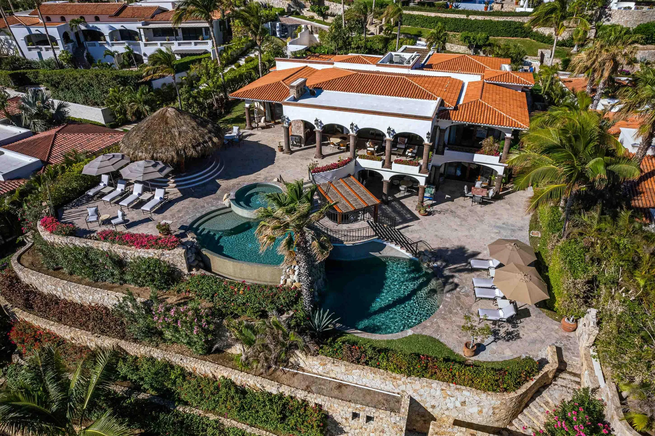 Ultra Luxury Caleta Tuscan Style Estate with Pool and Ocean Views — photograph 8
