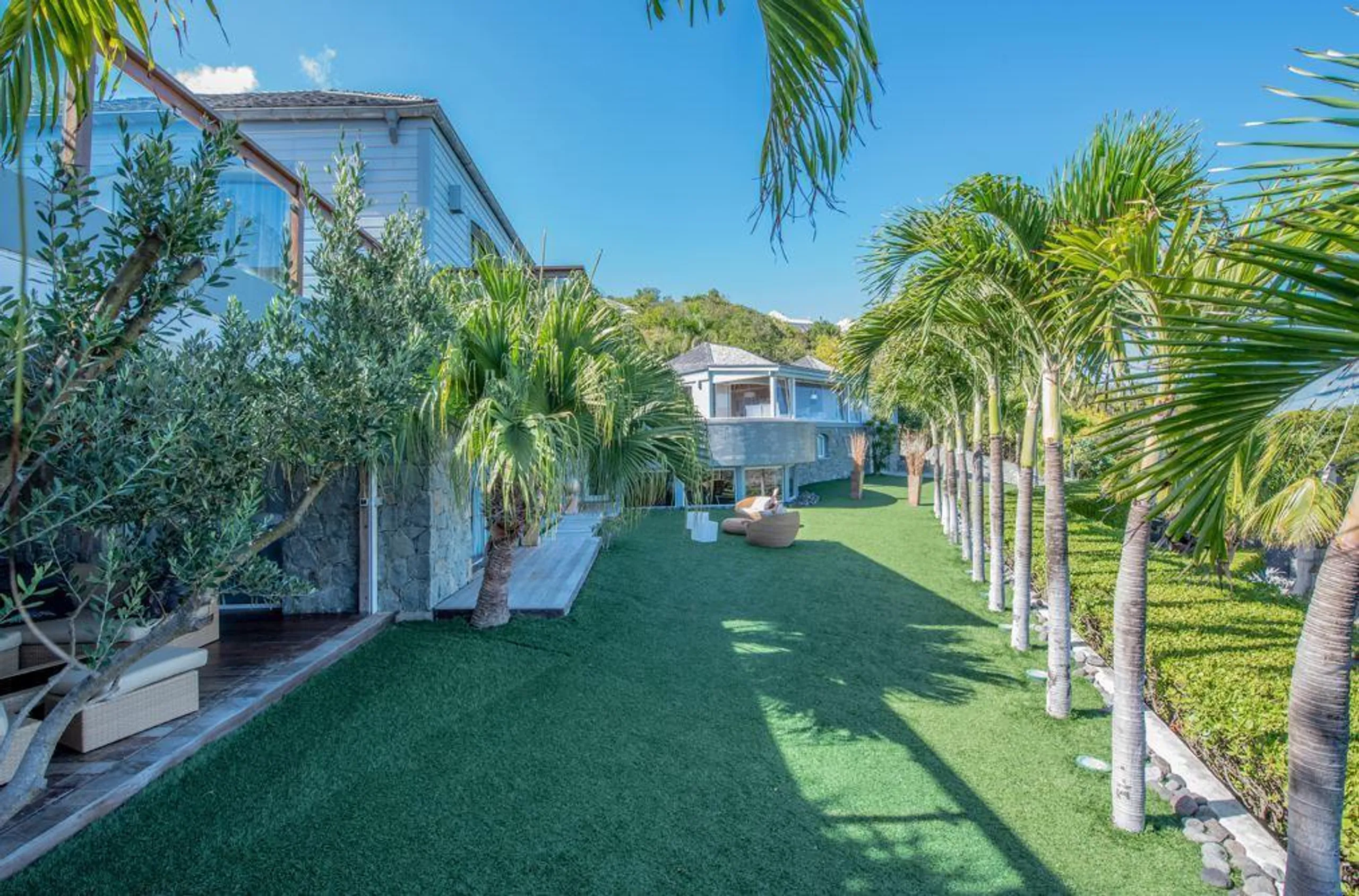 Oceanfront Opulence: Luxurious Villa in Vitet with Spectacular Views and Elegant Design — photograph 12