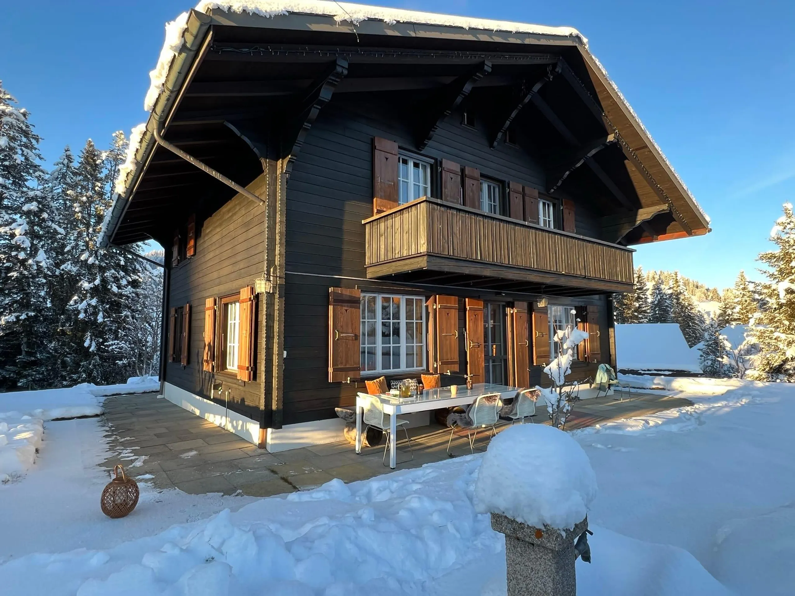 Sophisticated Saanen Chalet with Fireplace and Sun Deck, Saanen