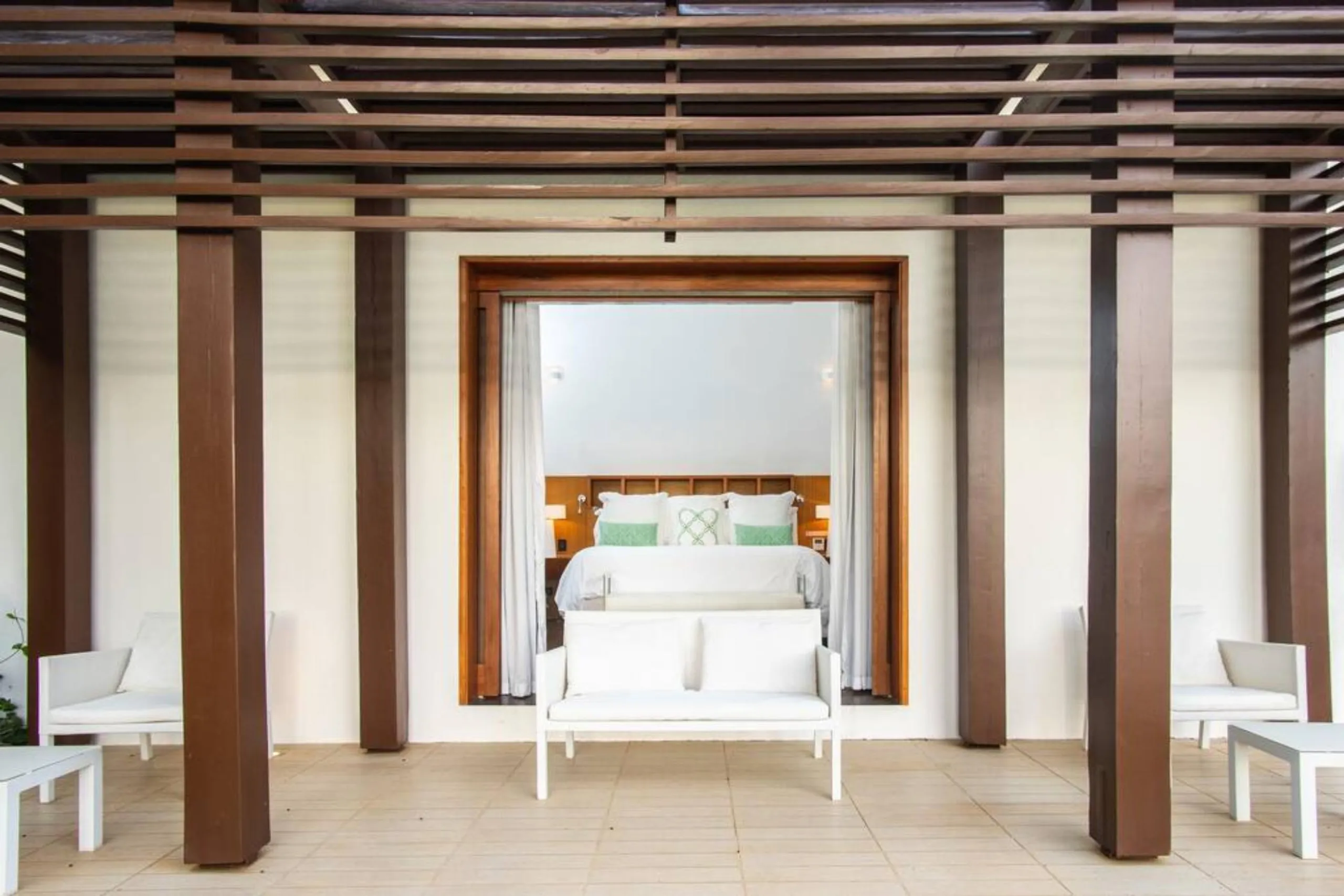 Luminous and Lush Paradise Villa with Private Pool and Stunning Views — photograph 9