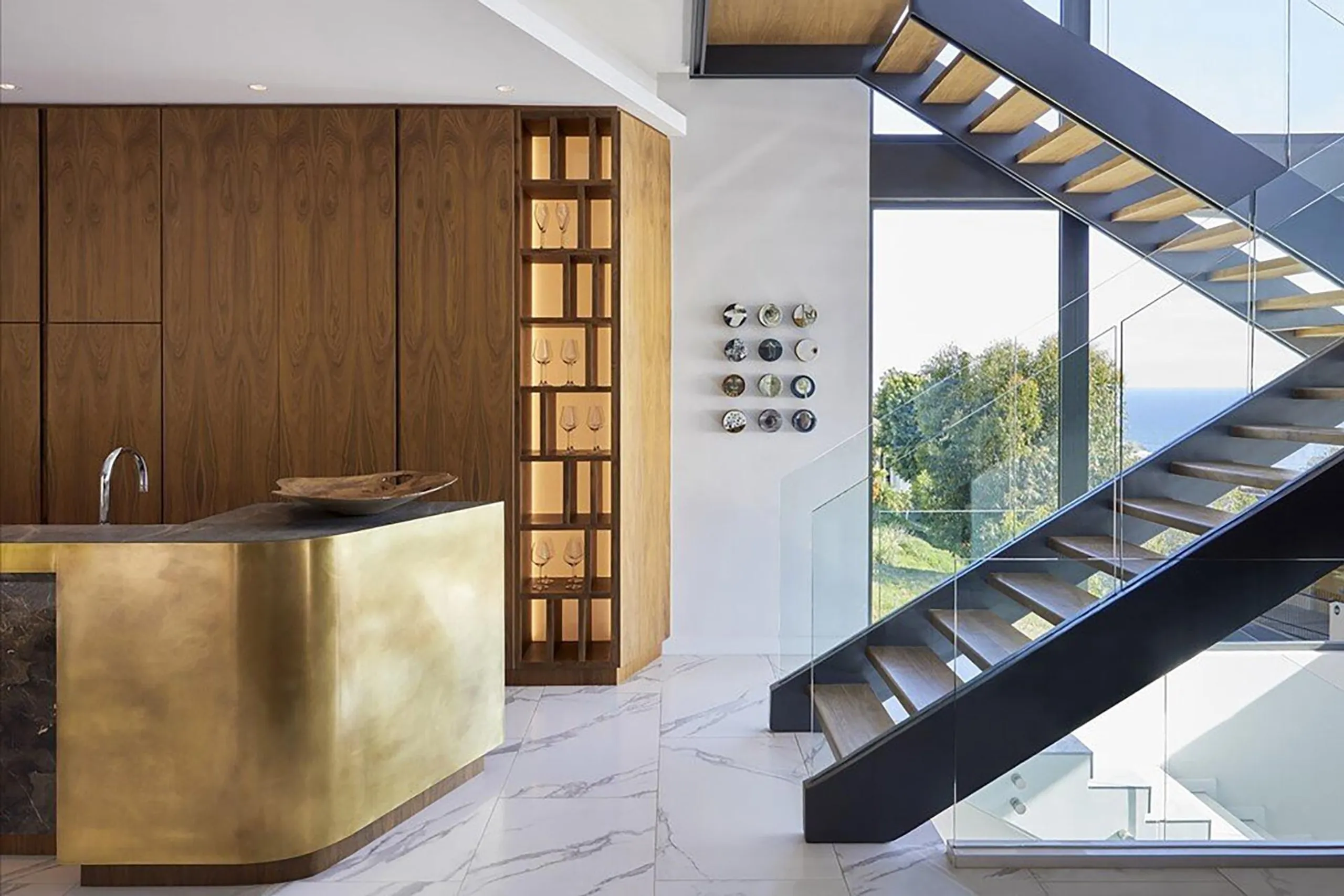 Ultimate Comfort Unveiled Ocean View and Panoramic Mountain Vistas — photograph 6