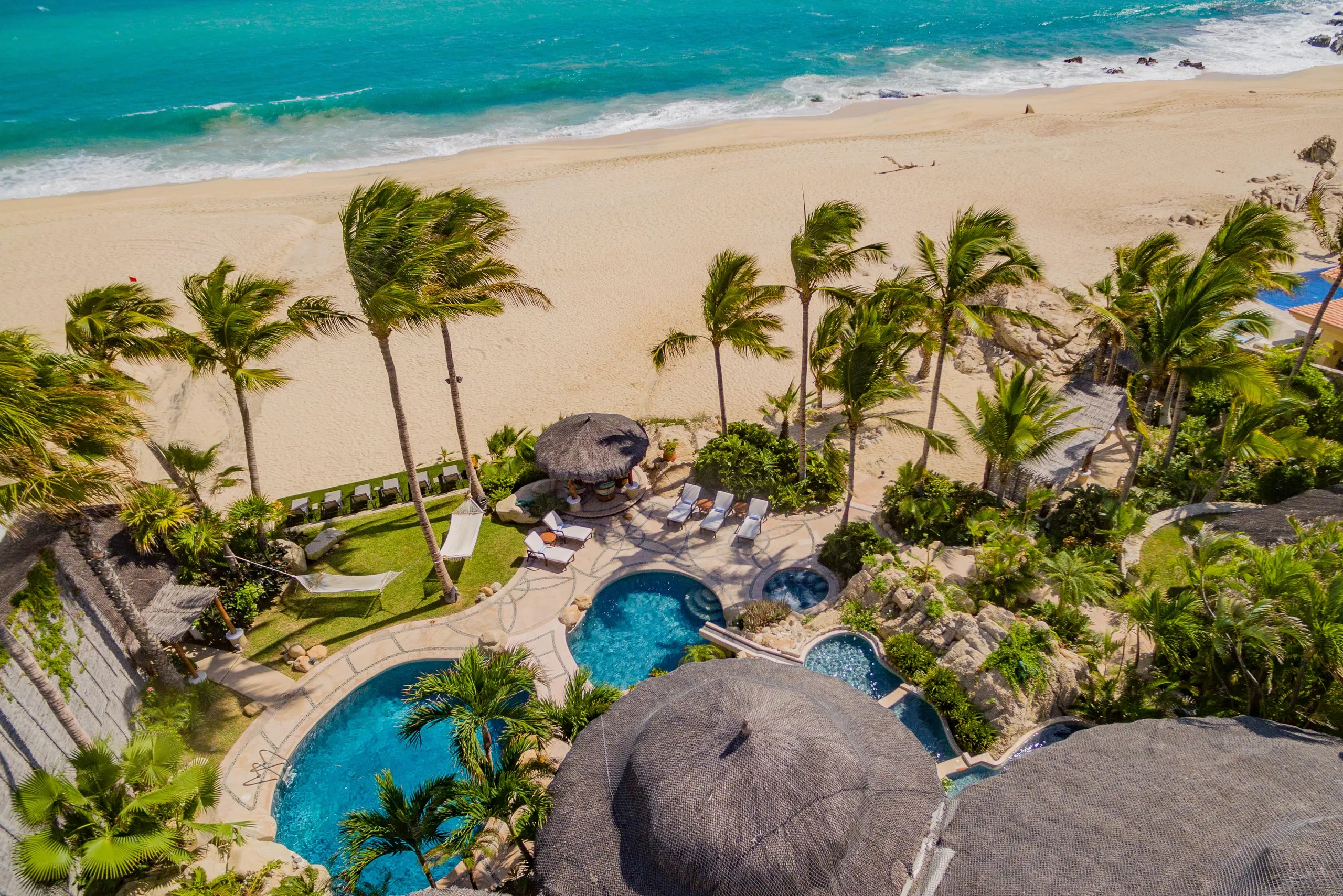 Corridor Beachfront Compound with Pools, Waterfall and Ocean Views — photograph 2