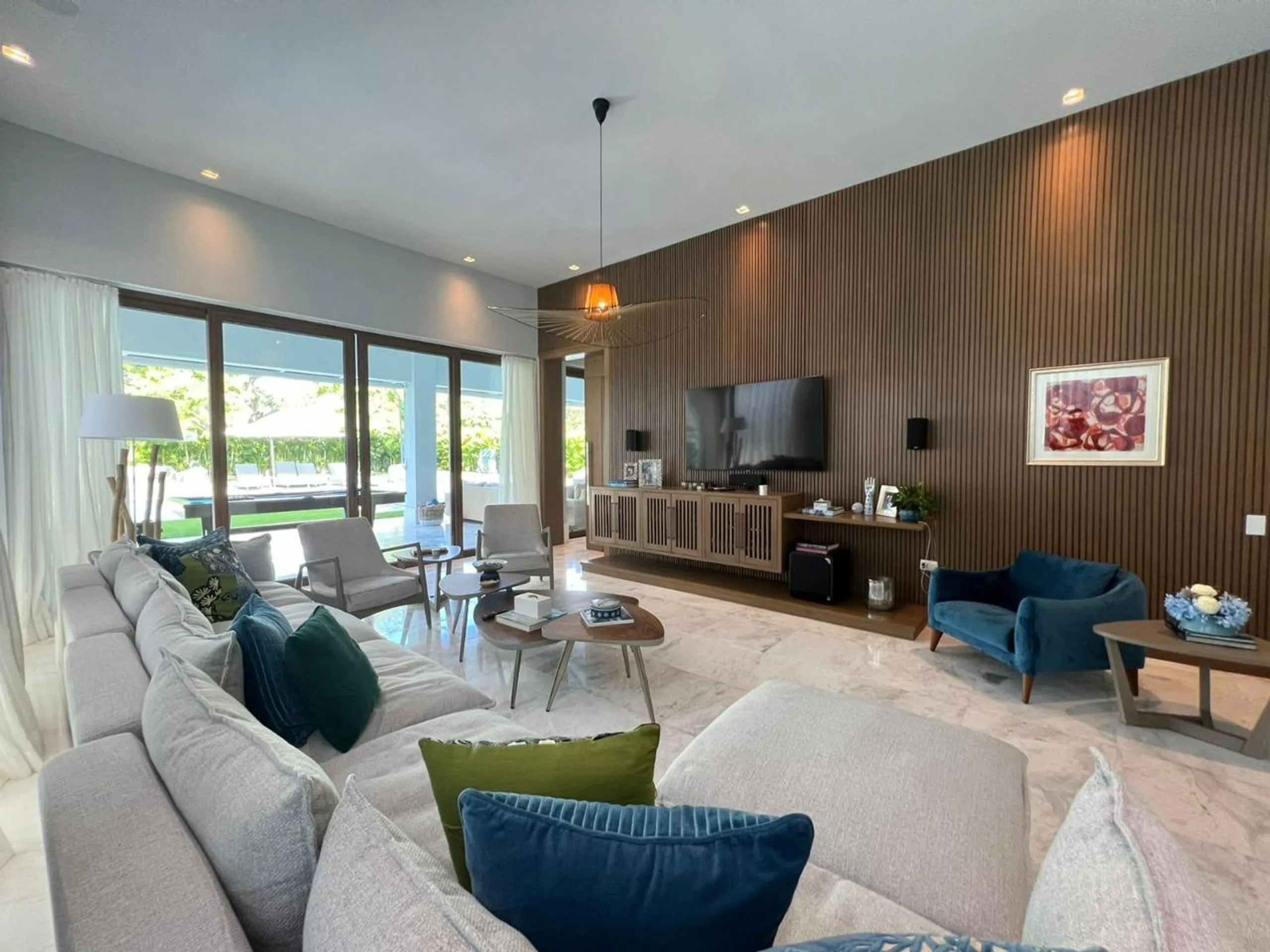 Captivating Villa with Private Pool and  Golf Course Views — photograph 9