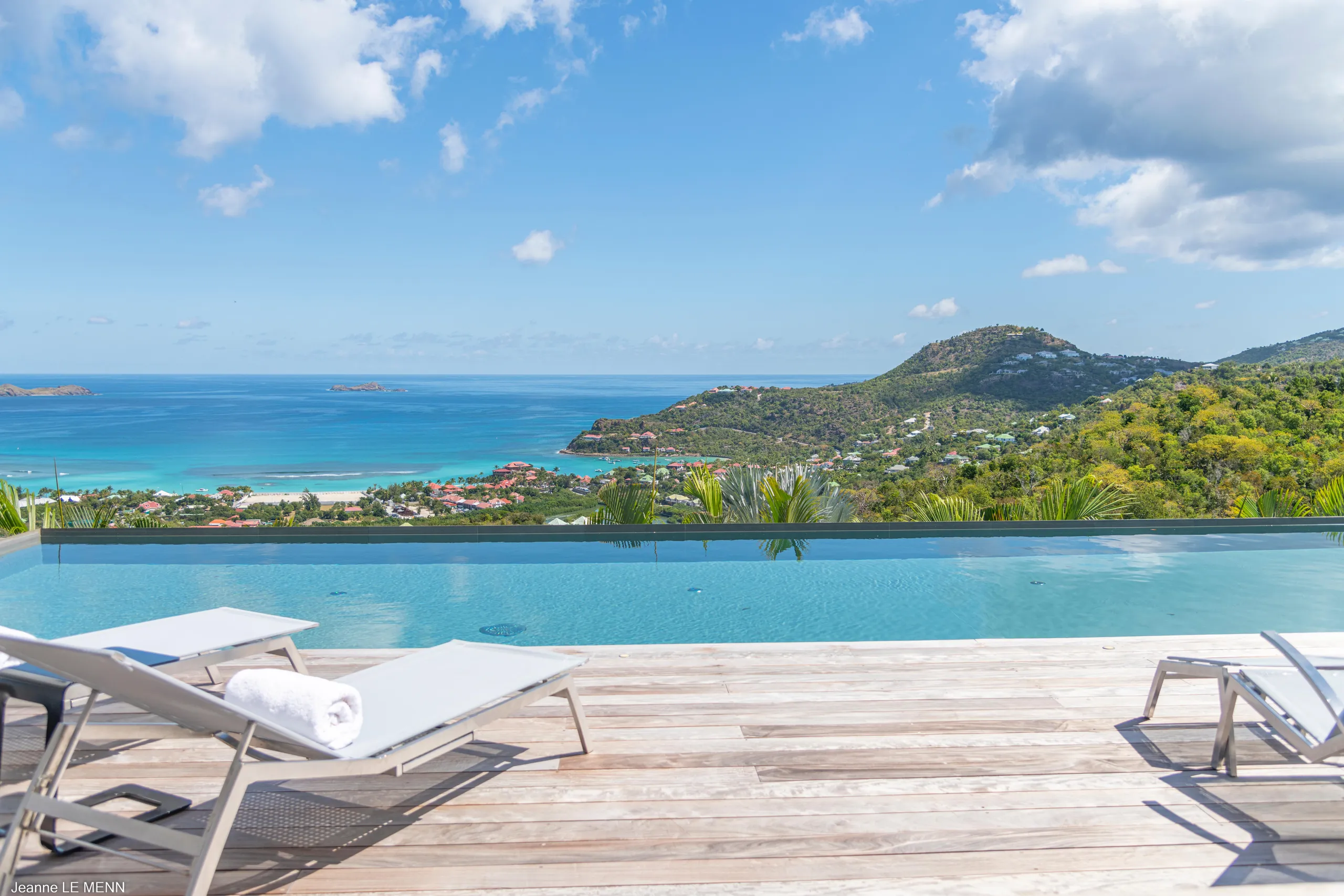 Grandiose Caribbean Bay Villa with Infinity Pool — photograph 4