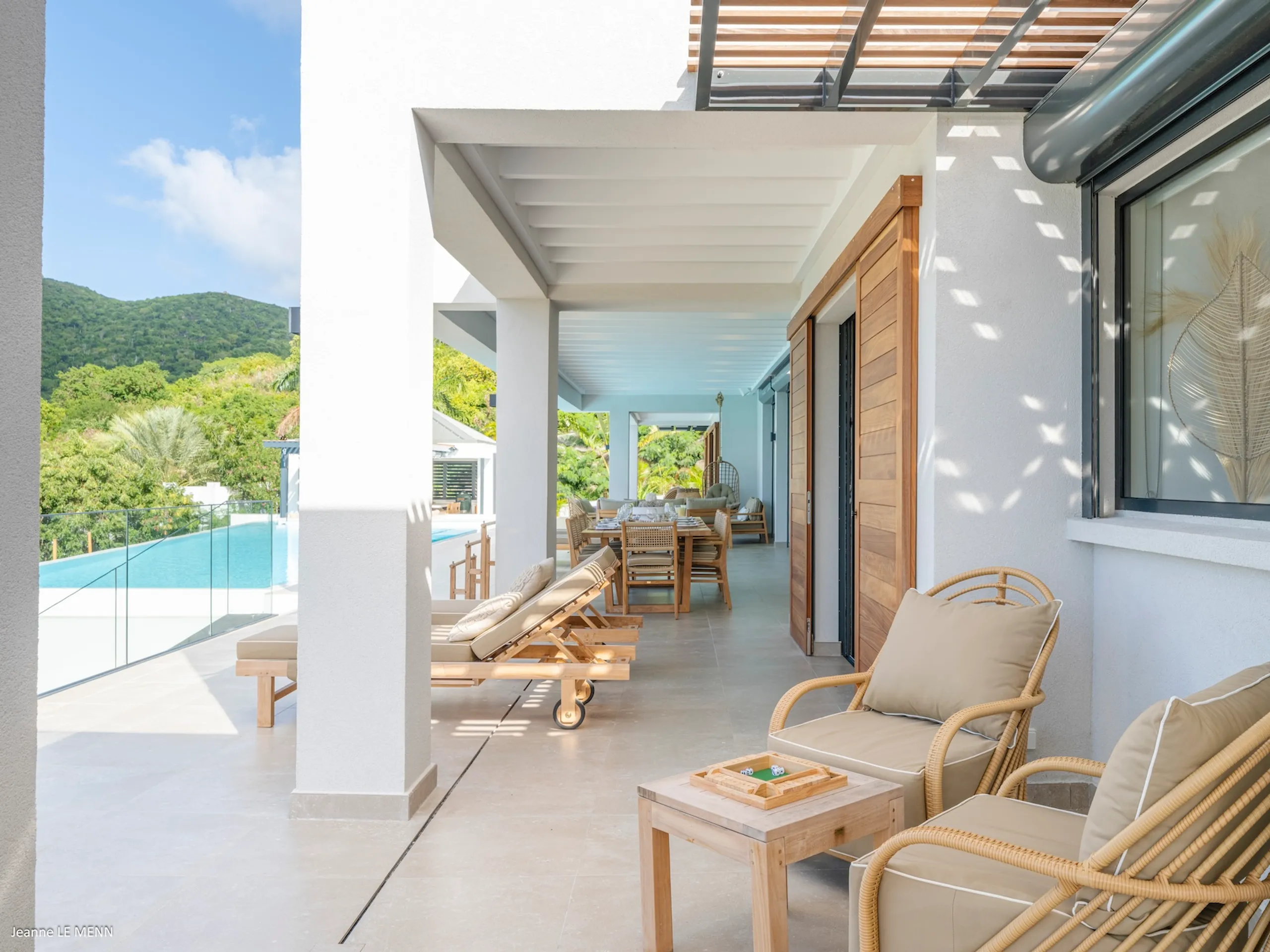Refreshing 5 Bedroom Villa with Infinity Pool, and Ocean Views — photograph 7