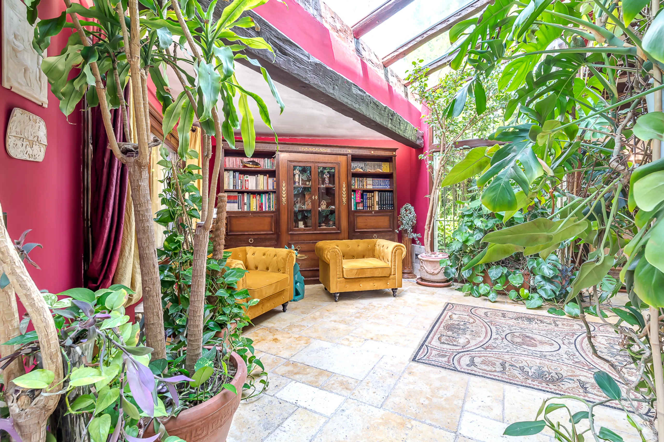 Eco-Friendly Villa Oasis with Heated Pool and Mid-Century Charm — photograph 9