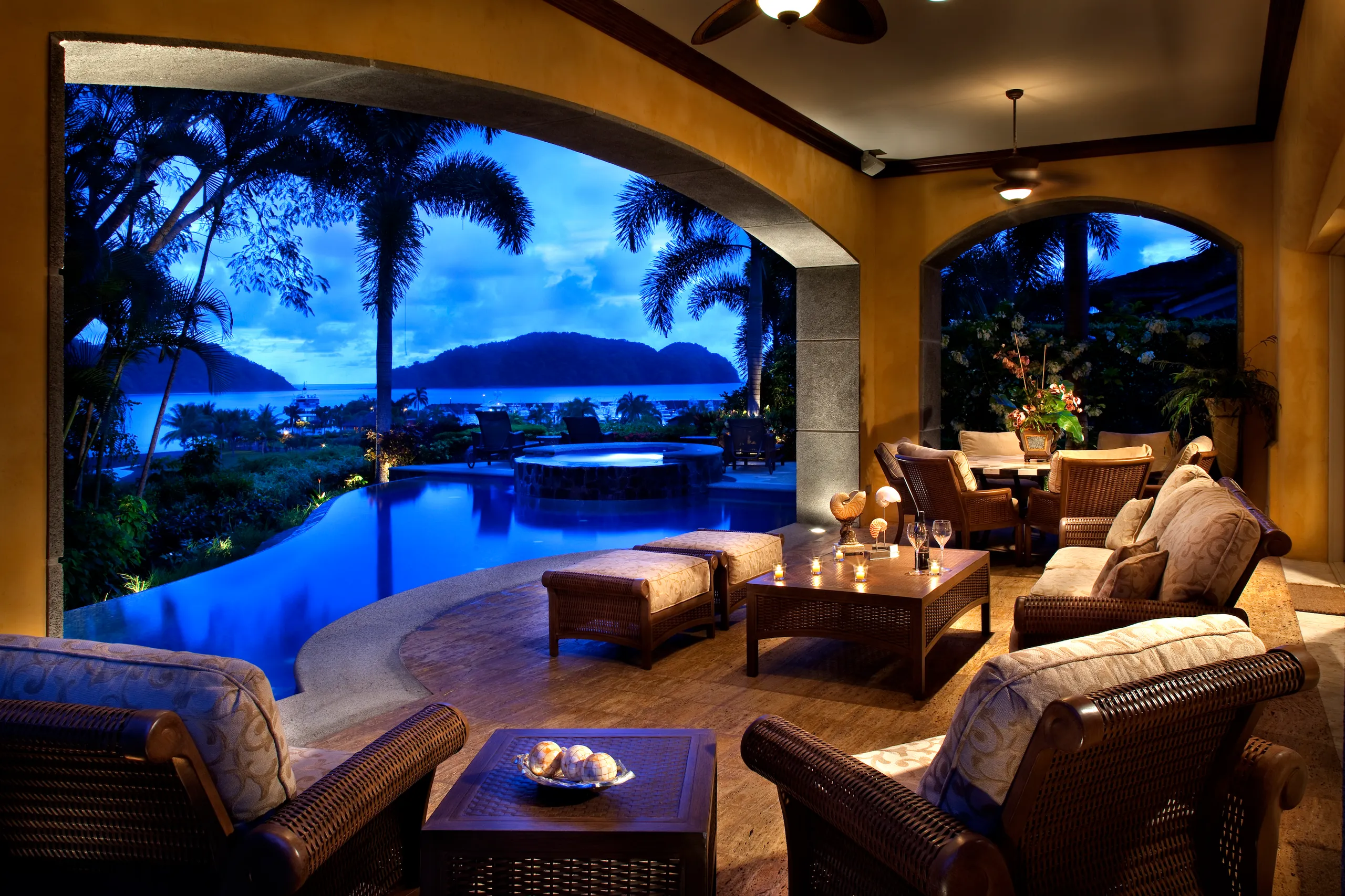 Spanish Colonial Villa in Altamira with Infinity Pool & Stunning Pacific Views — photograph 6