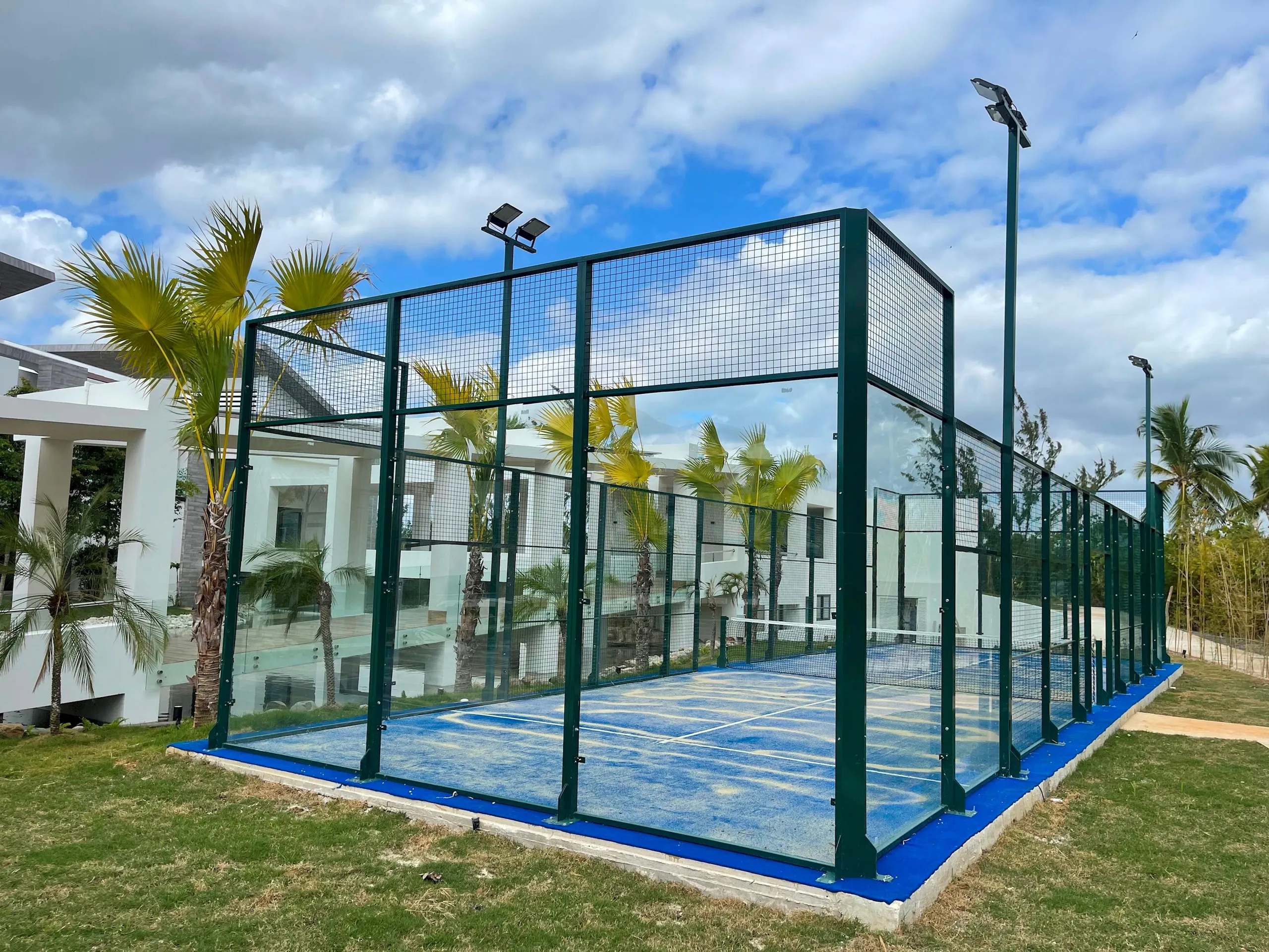 Incredible Beachfront Villa in Punta Cana with Private Pool, Fitness Room, and Basketball Court — photograph 6