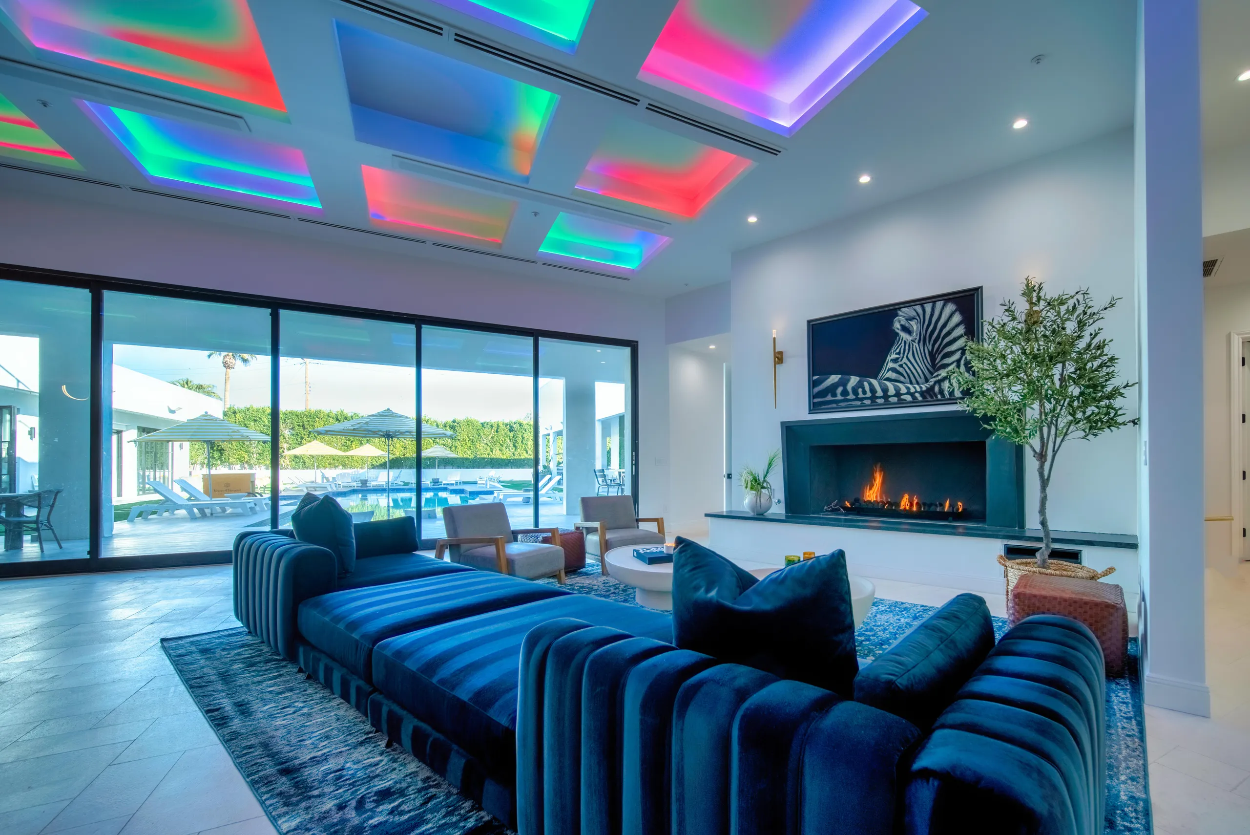 Exquisitely Furnished Old Town Scottsdale Villa with Private Heated Pool, Spa, Rooftop Deck, Sauna and Speakesy — photograph 6