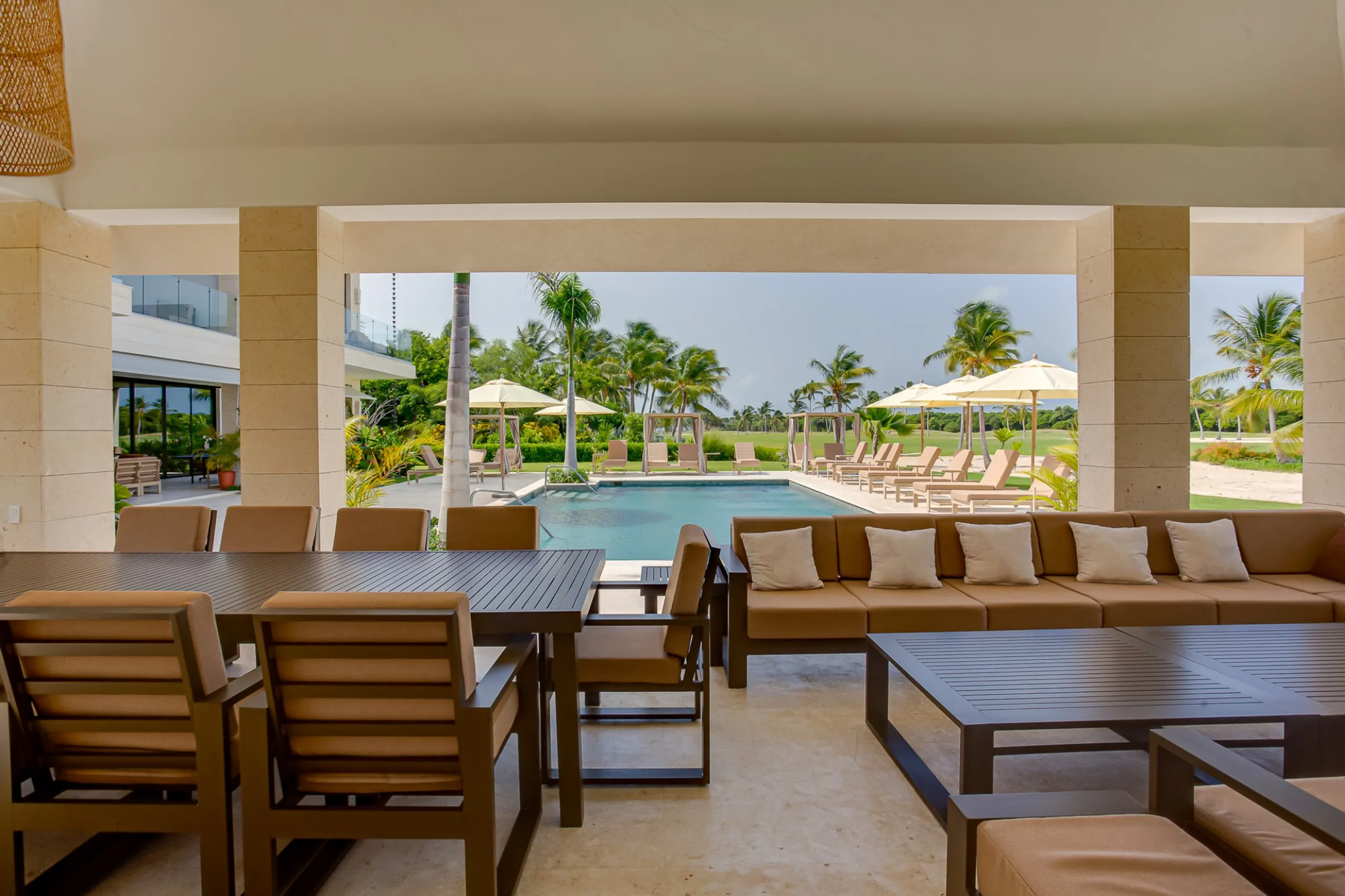 Tropical 7 Bedroom Luxury Villa with Private Pool, and Golf Course Access — photograph 8