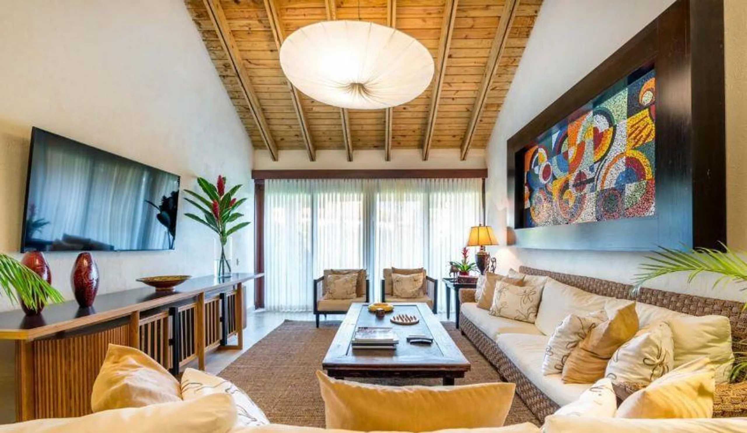 Casa de Campo's High-ceilinged Villa in a Lush Green Garden with the Scent of Jasmine — photograph 10