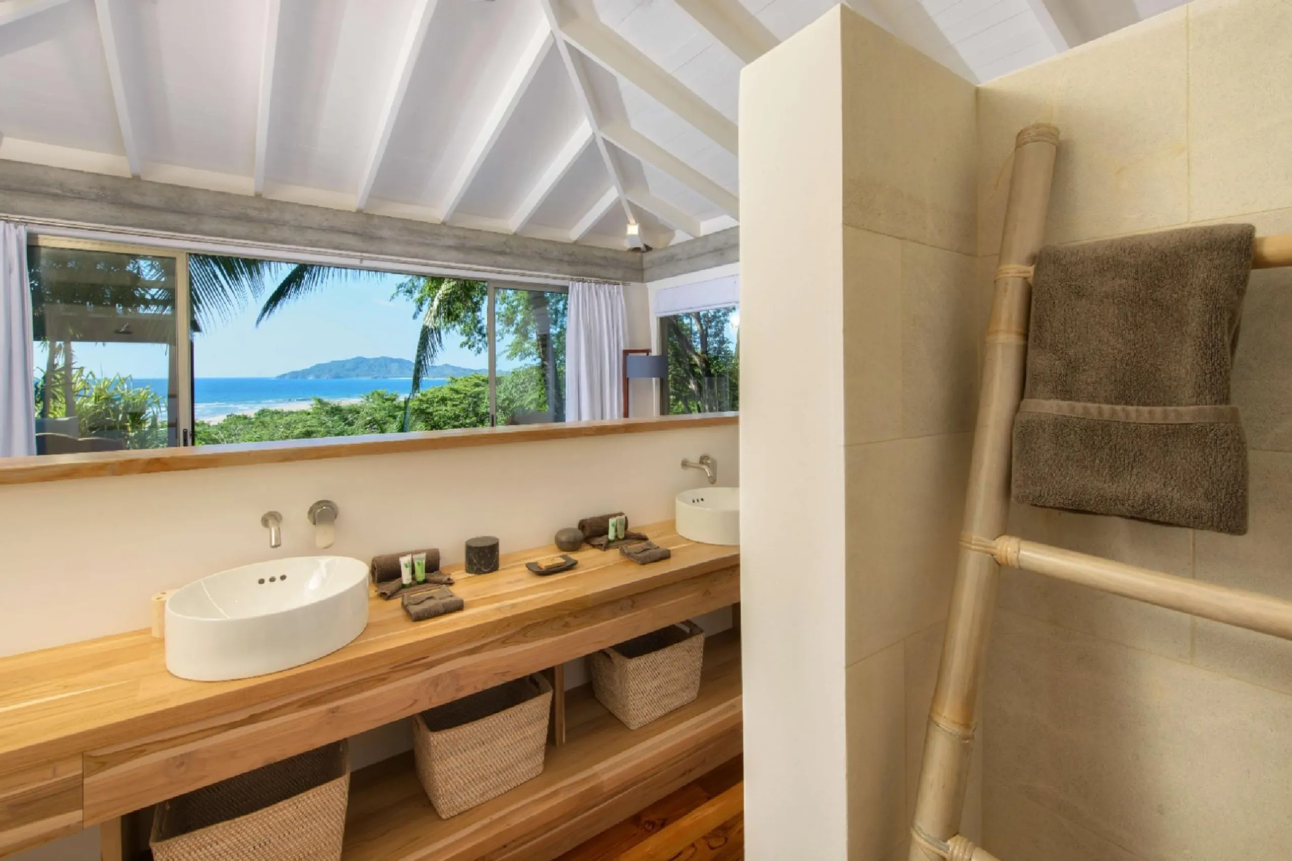 Incredible Ocean View Luxury Estate with Private Infinity Pool — photograph 9