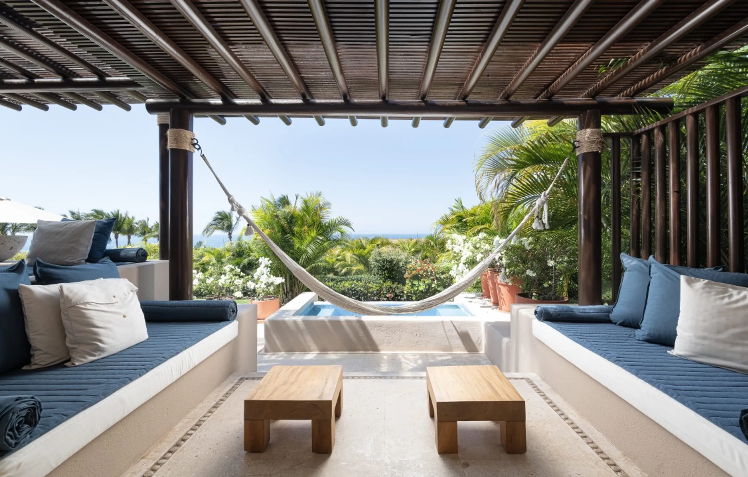 Oceanfront 4-Bedroom Villa with Private Pool and Resort Access — photograph 4