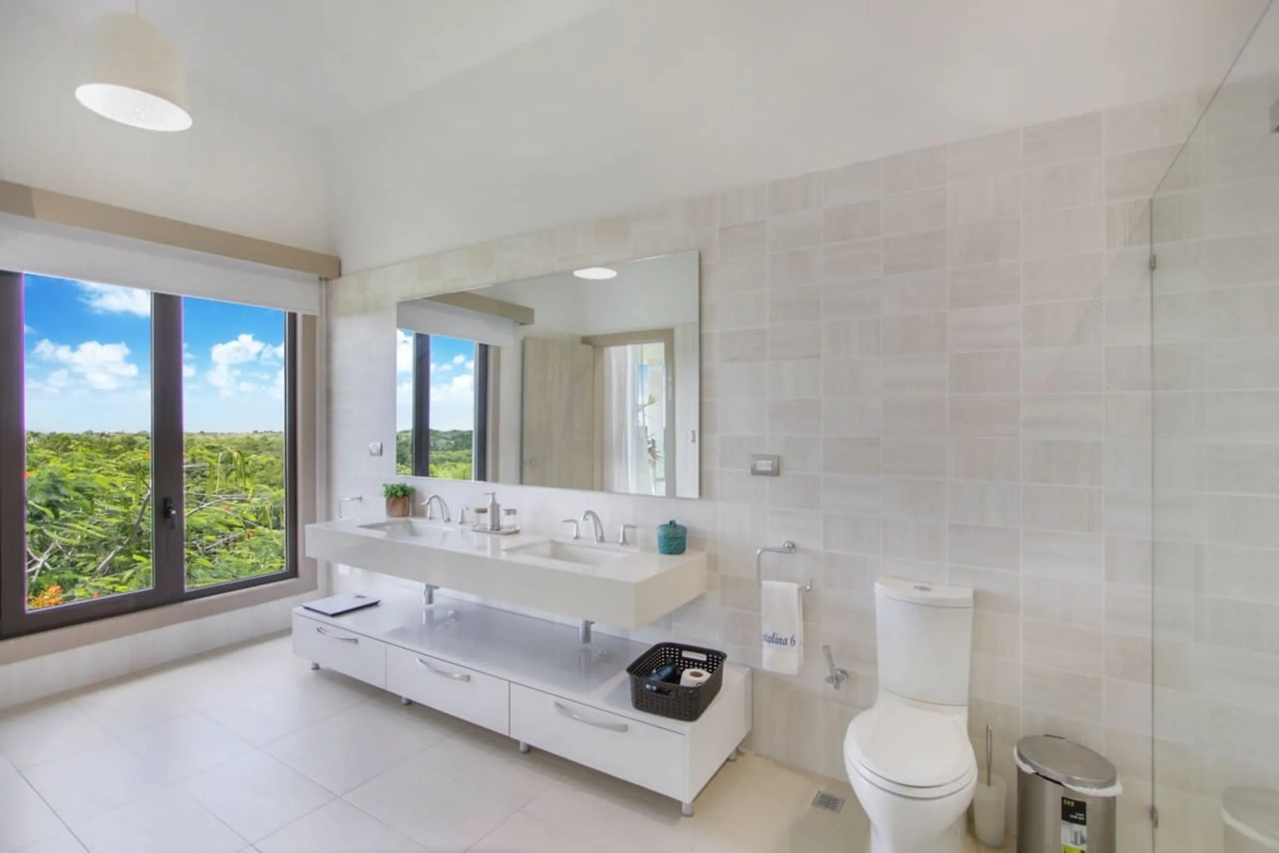 Beautiful Tropical Villa with Invigorating Pool — photograph 12