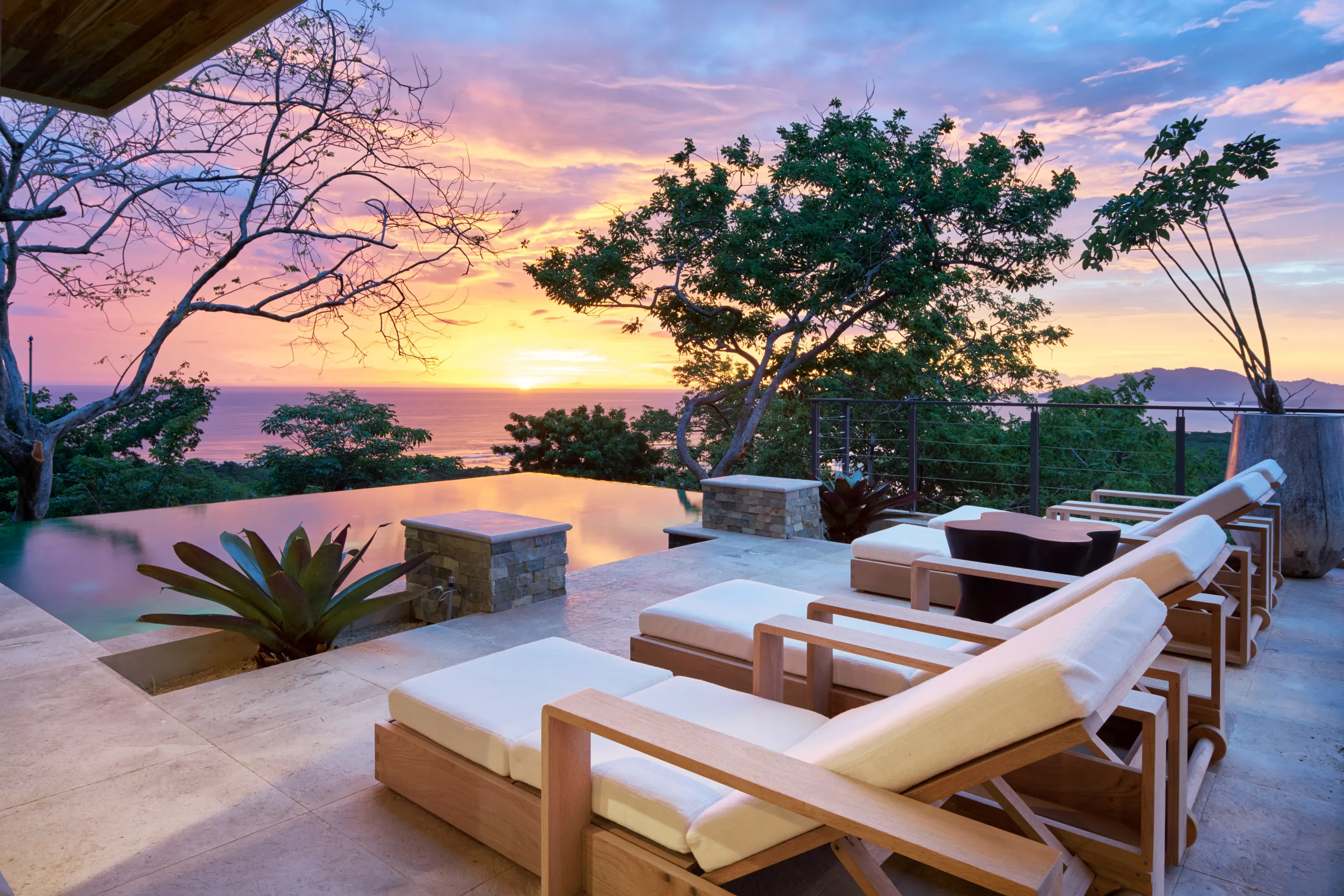 Ultra-Luxury Tamarindo Villa with Infinity Pool, Gym & Oceanview Terrace — photograph 3